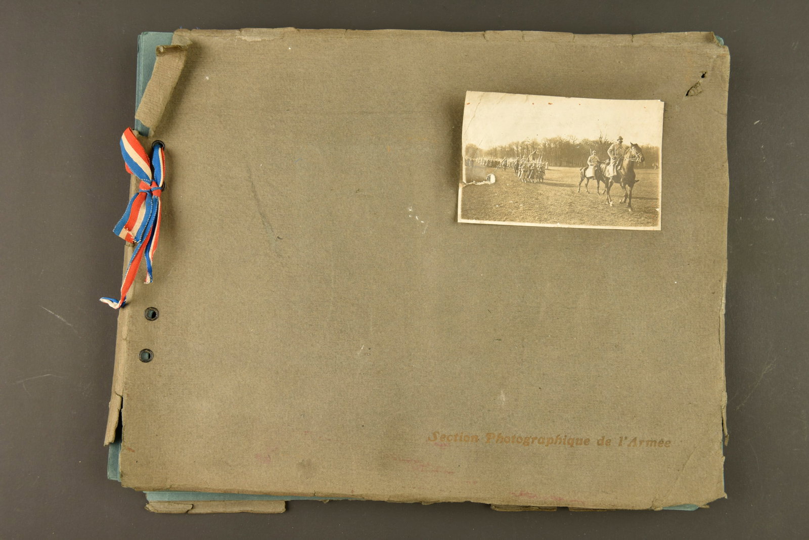Album Section Photographique 1916. Photographic Section album 1916.: Album Section Photographique 1916. Album comprenant 24 photos annotees realisees par la section photographique de l armee, toutes du format 17x12cm et prises lors d une reunion interalliees en 1916. O