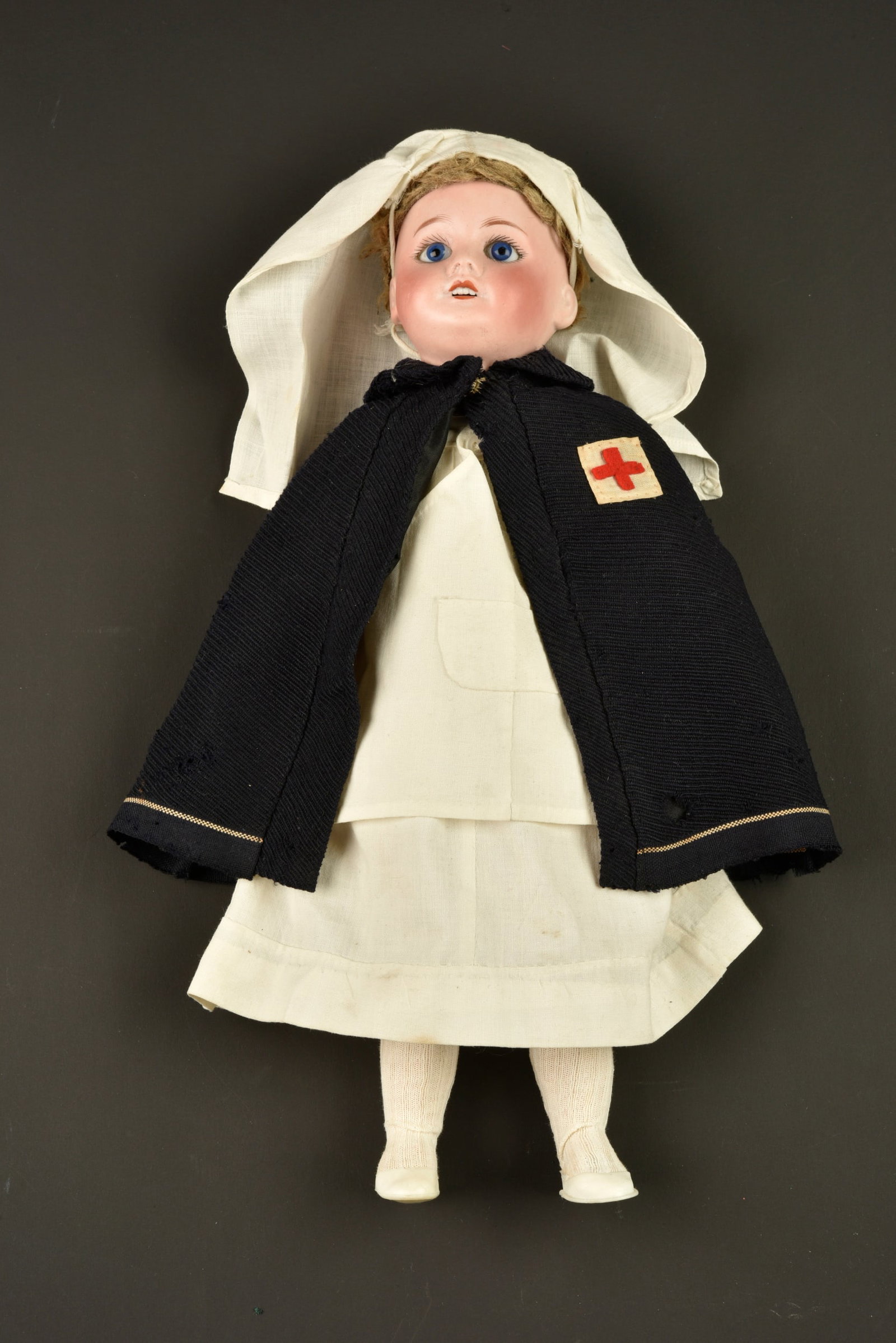 Poupee SFEJ Croix Rouge. SFEJ Red Cross doll. (1 of 11)