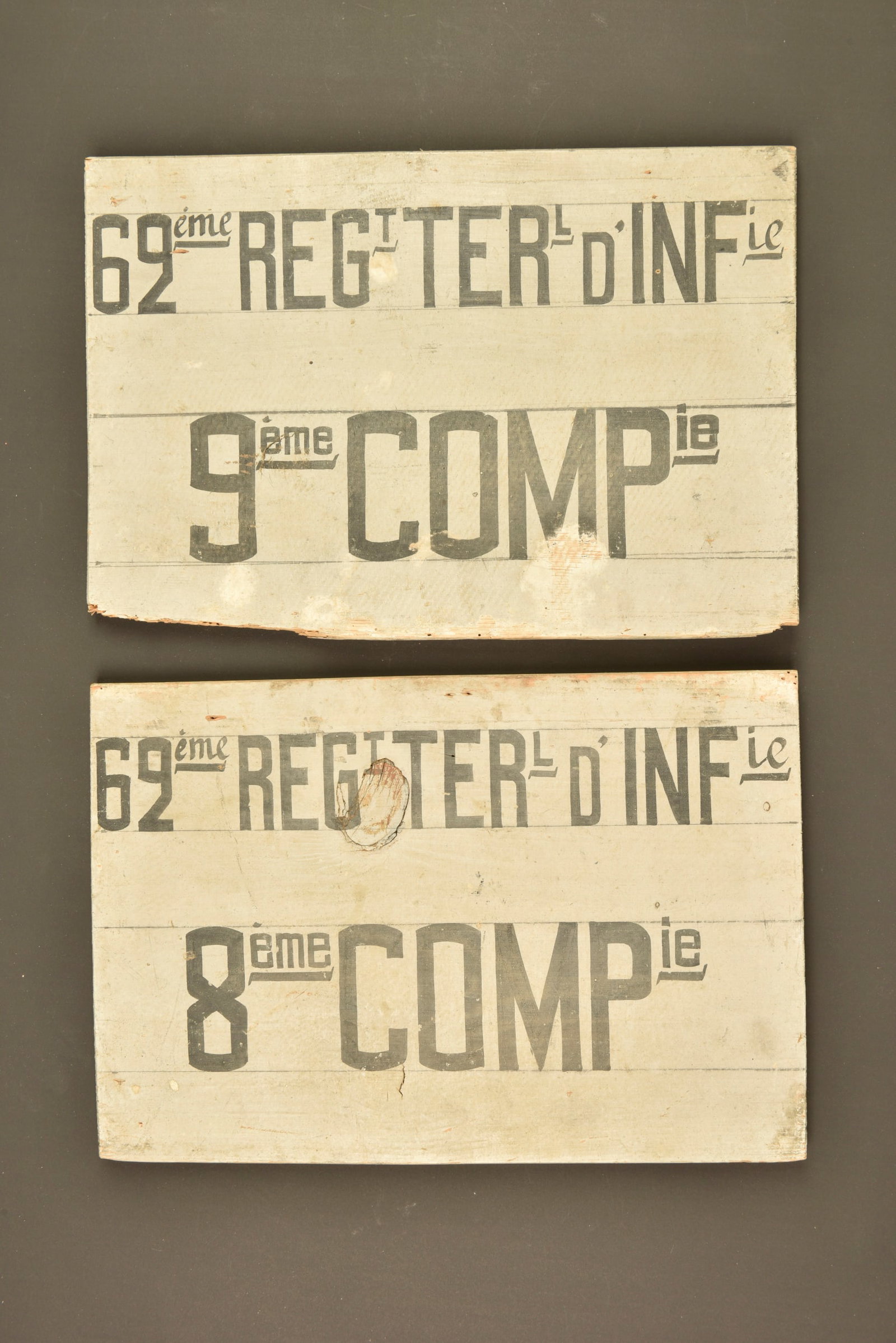 Panneaux du 62eme regiment territorial d infanterie. Panels of the 62nd Territorial Infantry: Panneaux du 62eme regiment territorial d infanterie. Un panneau de la 8eme compagnie, Dimensions 40x27cm, un second de la 9eme compagnie Dimensions 40x27cm. Le 62eme RTI etait stationne a Bourges. Pan