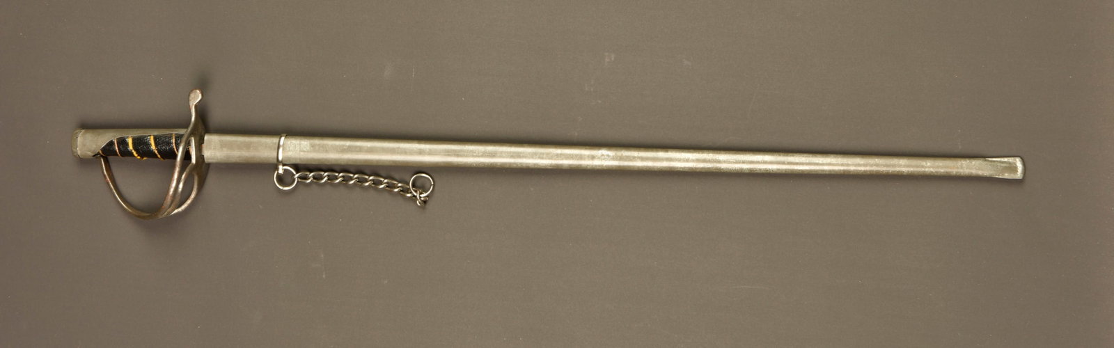 Sabre panoplie d enfant. Child’s dress sabre (1 of 3)