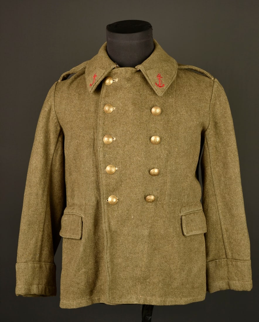 Paletot infanterie coloniale 1921. Colonial infantry greatcoat, 1921 pattern.: Paletot infanterie coloniale 1921. Paletot modele 1921 confectionne reglementairement sans doublure, realise en drap de laine kaki et se fermant par deux rangees de cinq boutons. Poches a rabat, patte