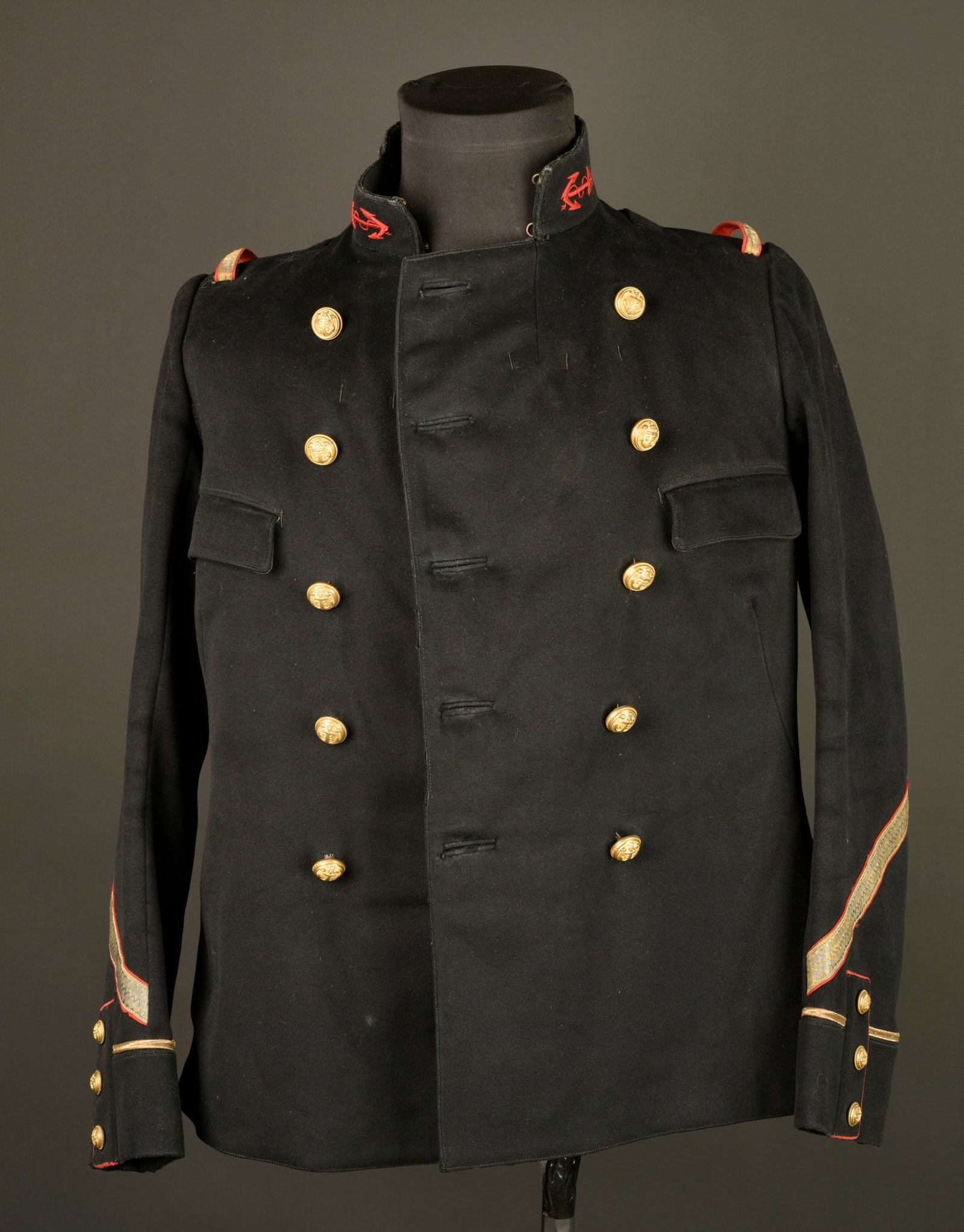 Paletot sous officier infanterie coloniale. Colonial infantry NCO greatcoat.: Paletot sous officier infanterie coloniale. Type 1873 confectionne par un maitre tailleur pour un sergent rengage en drap bleu fonce officier et se fermant par deux rangees de cinq boutons ornes de l 