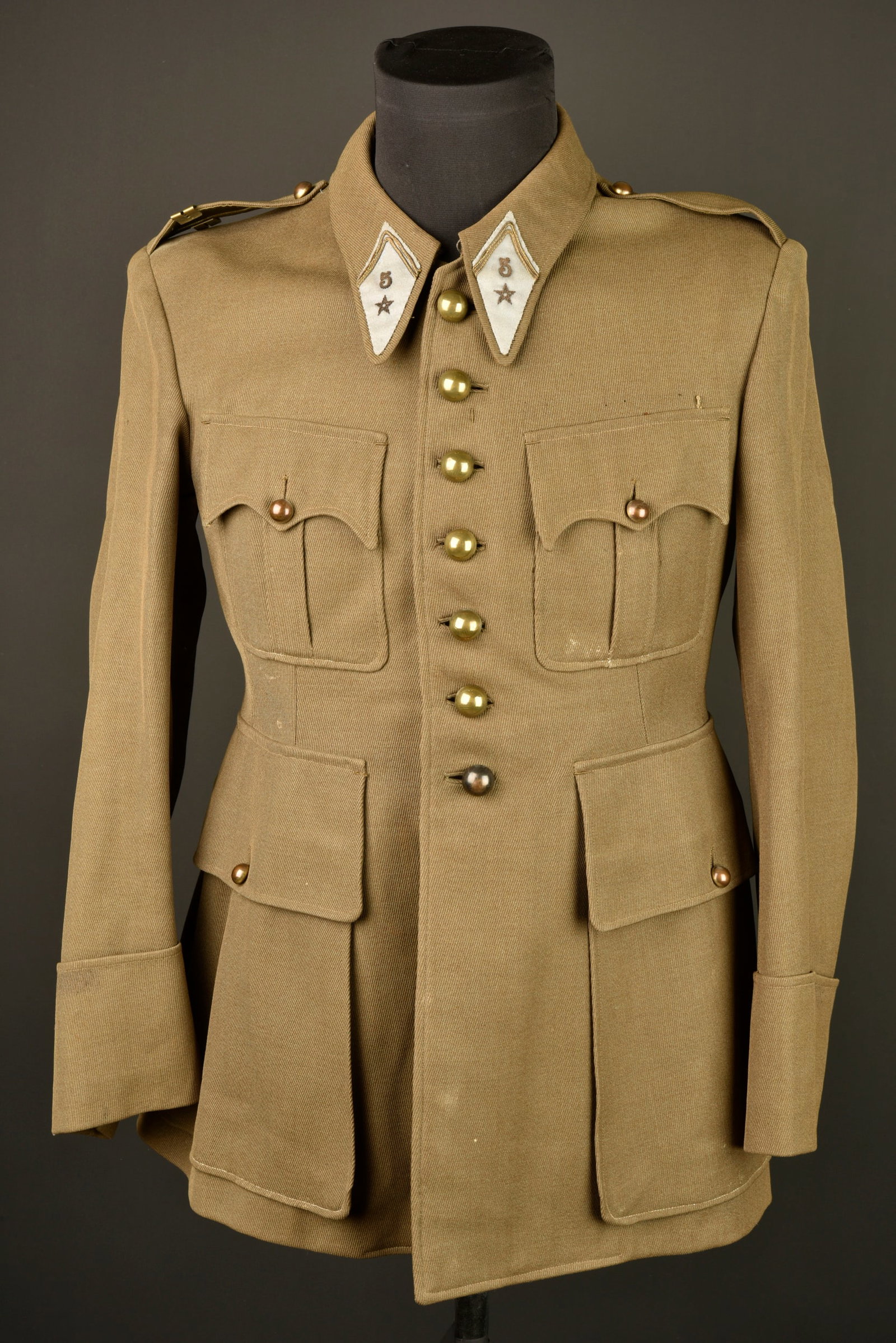 Vareuse d officier 5eme RTM. Officer’s service tunic, 5th Moroccan Tirailleurs Regiment (5e RTM). (1 of 11)