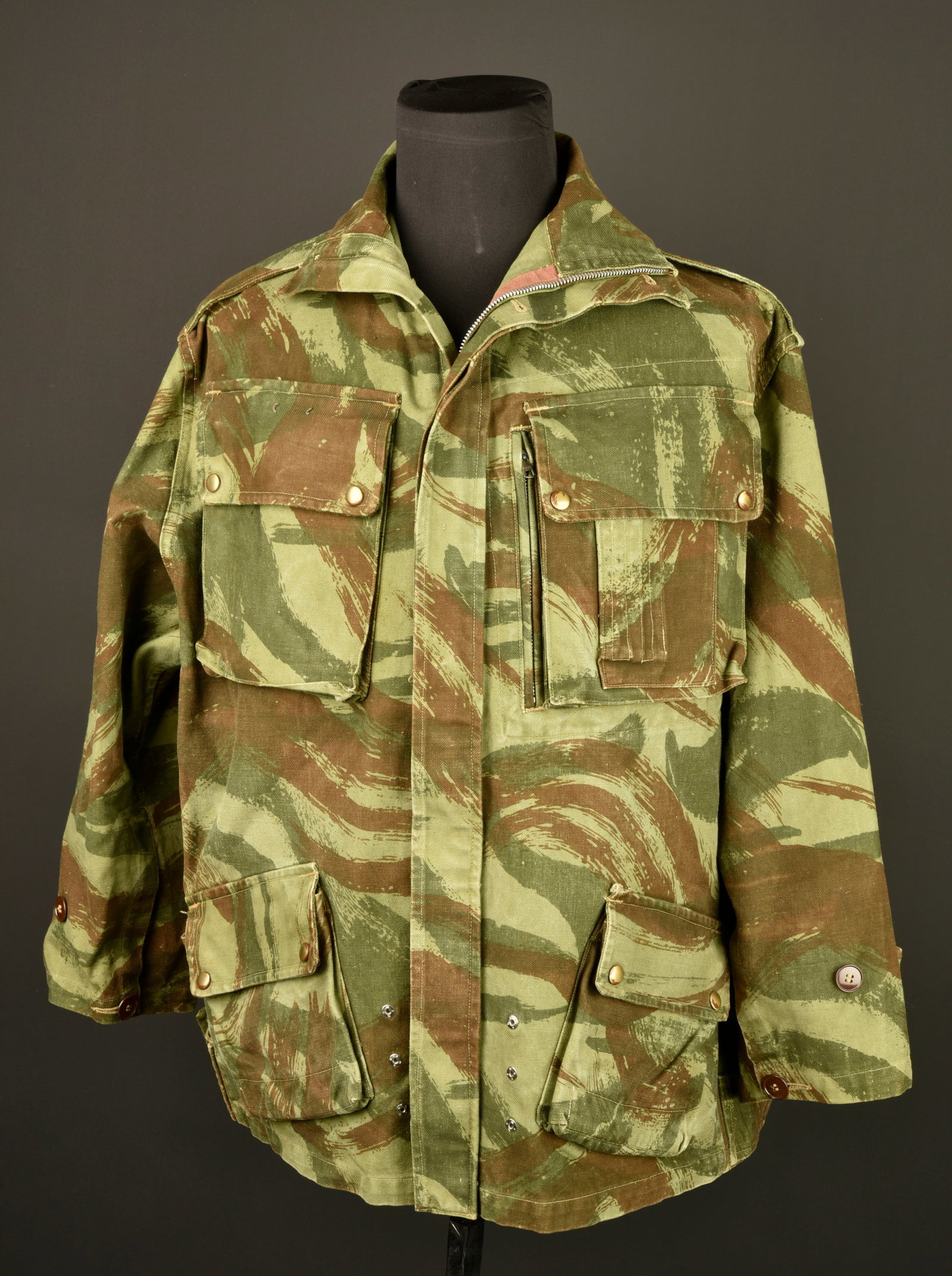 Veste de saut TAP 47 camouflee. Camouflaged TAP jump jacket model 1947. (1 of 10)