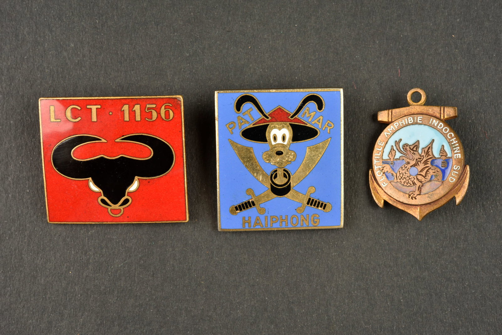 Ensemble insignes marine en Indochine. Grouping of French Navy insignia from Indochina.: Ensemble insignes marine en Indochine. Comprenant l insigne de la flottille amphibie Indochine Sud, fabrication Augis rue Saint Barthelemy a Lyon. Insigne en metal emaille du LCT 1156 de fabrication D