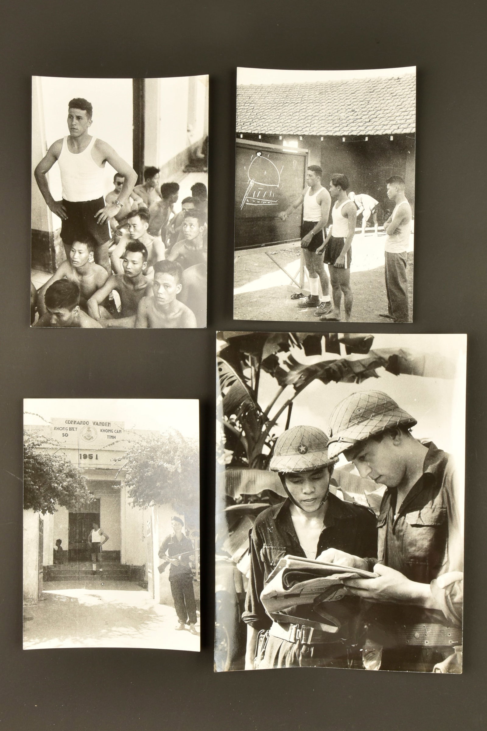 Ensemble de 4 photos du Commando Vandenberghe. Set of four photographs of the Vandenberghe Commando. (1 of 3)