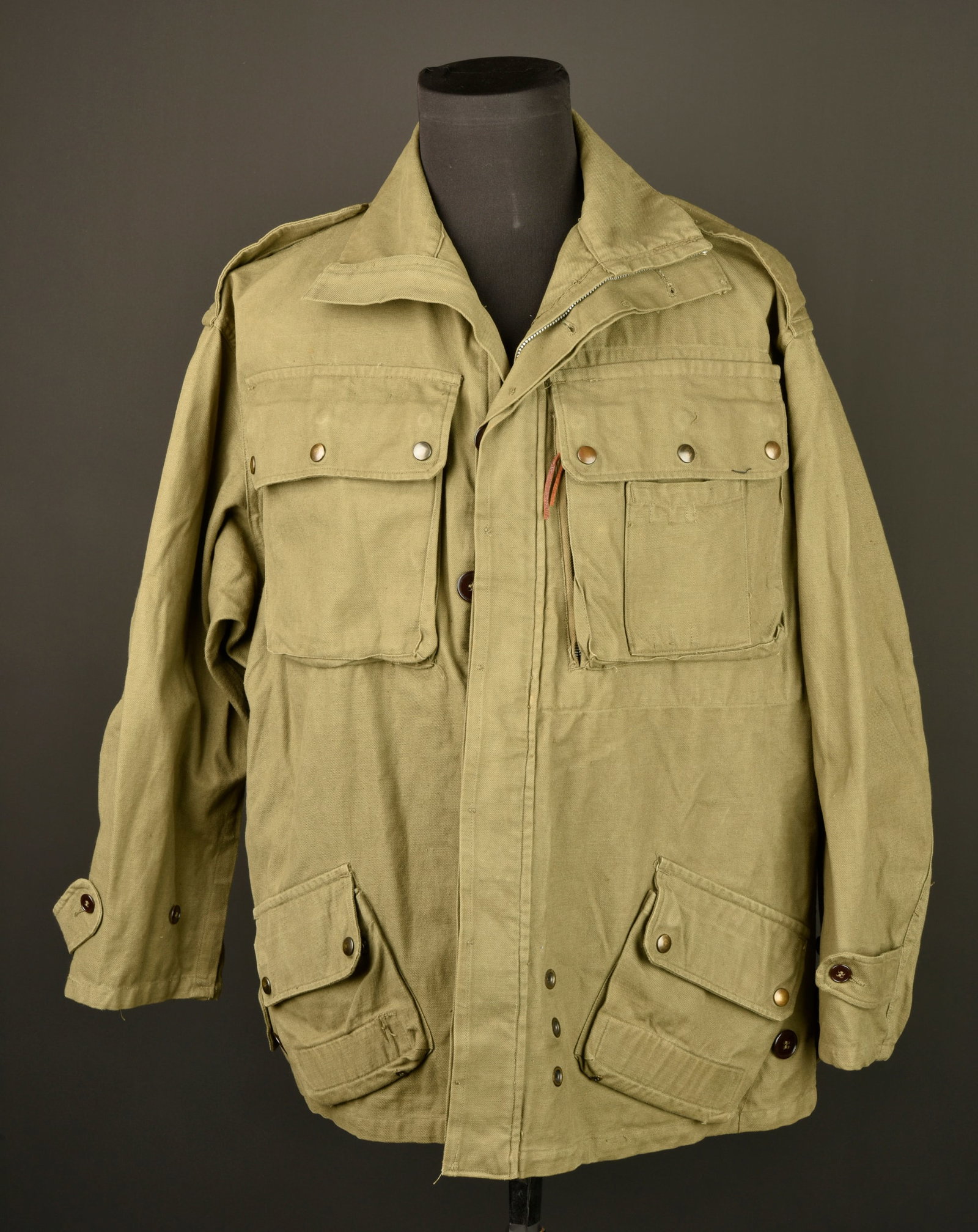 Veste de saut TAP 47.51 kaki. Khaki TAP jump jacket model 47/51. (1 of 11)