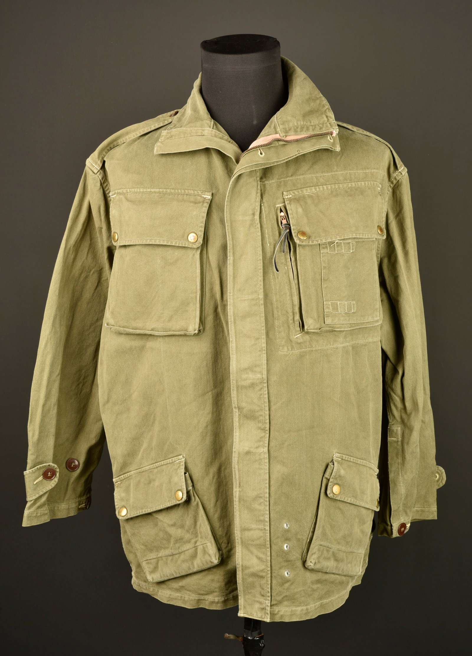 Veste de saut TAP 47 kaki. Khaki TAP jump jacket model 1947. (1 of 8)