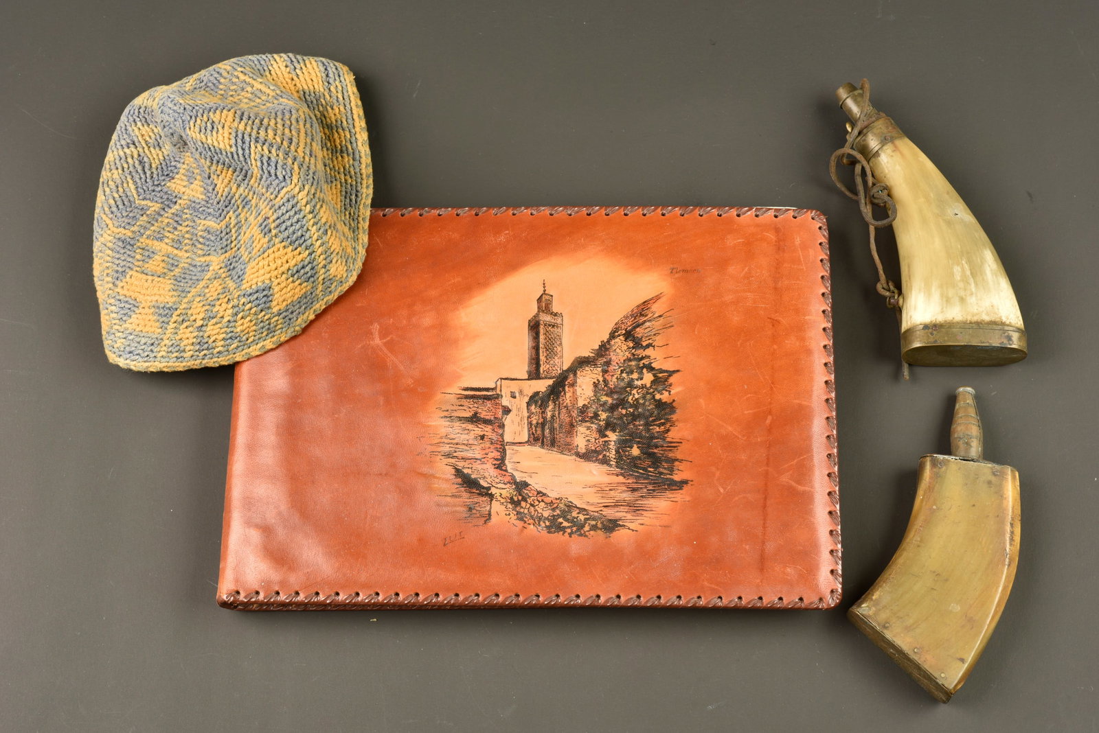 Album photos et prises de guerre Algerie. Photo album and war trophies from the Algerian War. (1 of 16)