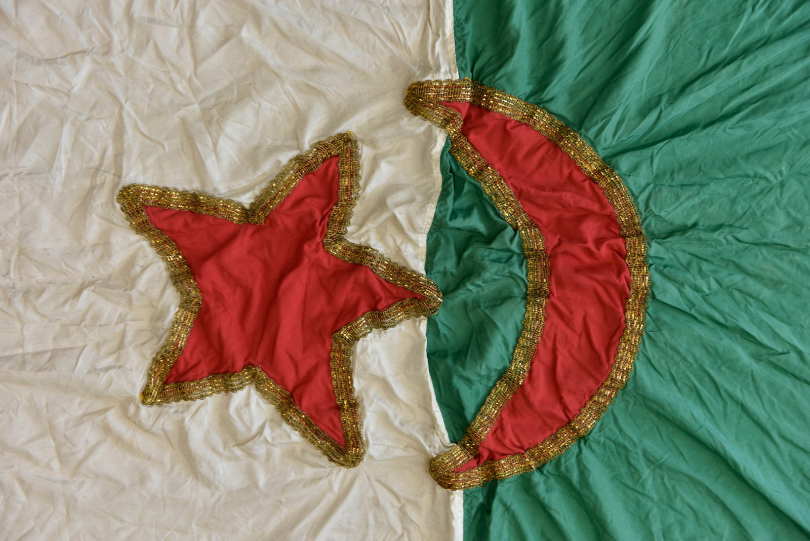 Grand drapeau FLN. Large FLN flag. - 3
