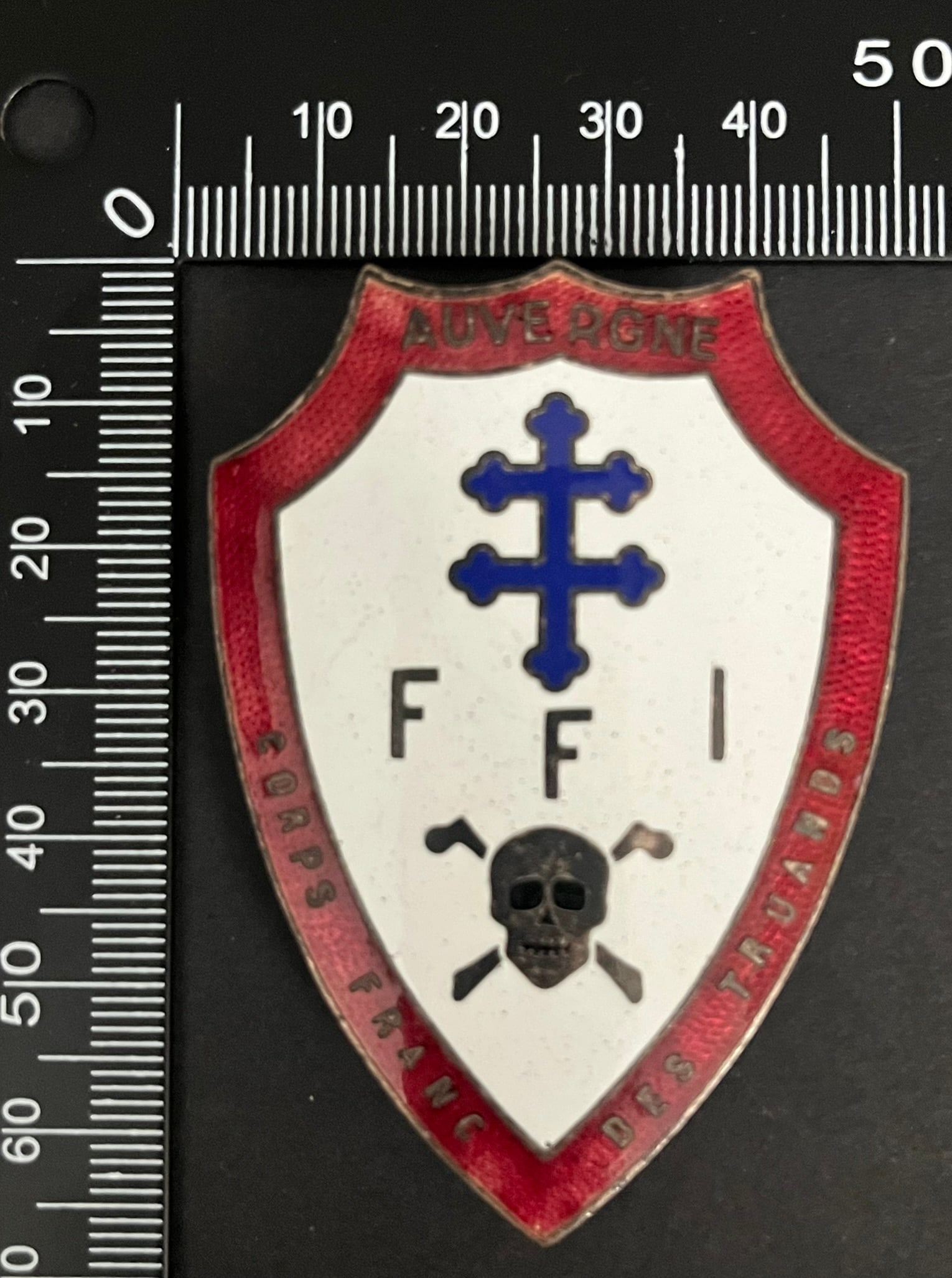 FRANCE Dpt15 INSIGNES FFI. France FFI insignia Department 15: Insigne officiel Auvergne Corps Franc des Truands (tirage estime 150) 64x47 mm cambre emaille 3 anneaux Sans Ref Dictionnaire d identication des Insignes de la Resistance Francaise (ed 2026 - Roland G
