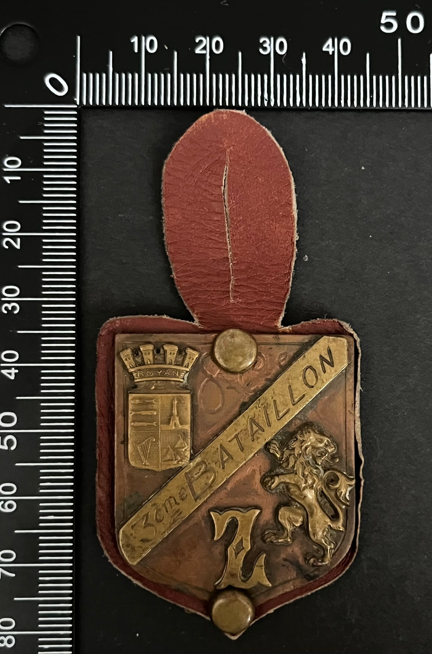 FRANCE Dpt33 INSIGNES FFI. France FFI insignia Department 33: Insigne de la 8eme Compagnie du 3eme Bataillon du Regiment Z (quelques exemplaires) 36x42mm fabrication artisanale Ref Dictionnaire d identication des Insignes de la Resistance Francaise (ed 2026 - Ro