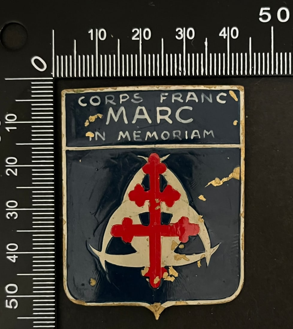 FRANCE Dpt33 INSIGNES FFI. France FFI insignia Department 33: Insigne Corps Franc Marc 42 x 53mm (tirage 60) fabrication locale metal peint Ref Dictionnaire d identication des Insignes de la Resistance Francaise (ed 2026 - Roland Gerdil). Corps Franc Marc insign