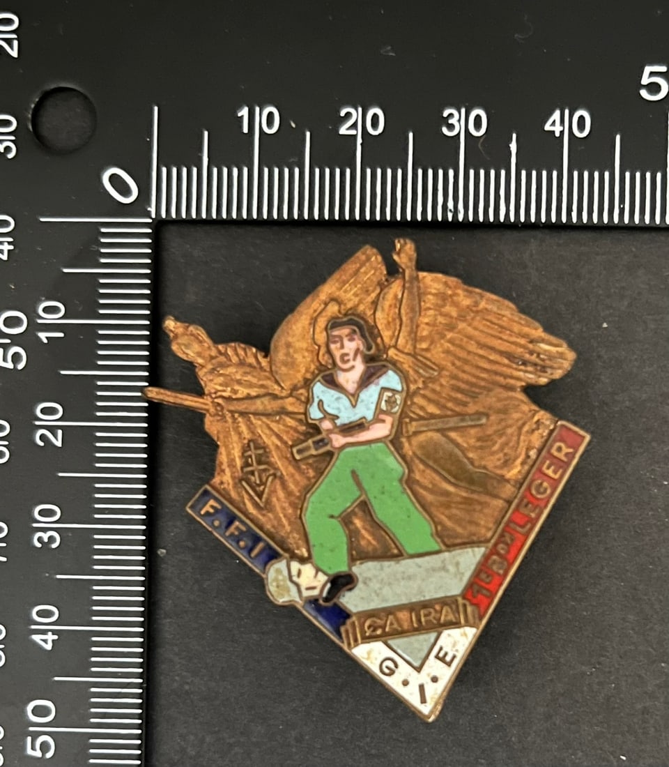 FRANCE Dpt 36 INSIGNES FFI. France FFI insignia Department 36: Insigne 1er Bataillon Leger 68eme RI 45 x 37 mm (tirage 320) AB poincon Ref Dictionnaire d identication des Insignes de la Resistance Francaise (ed 2026 - Roland Gerdil). 1st Light Battalion 68th Infa