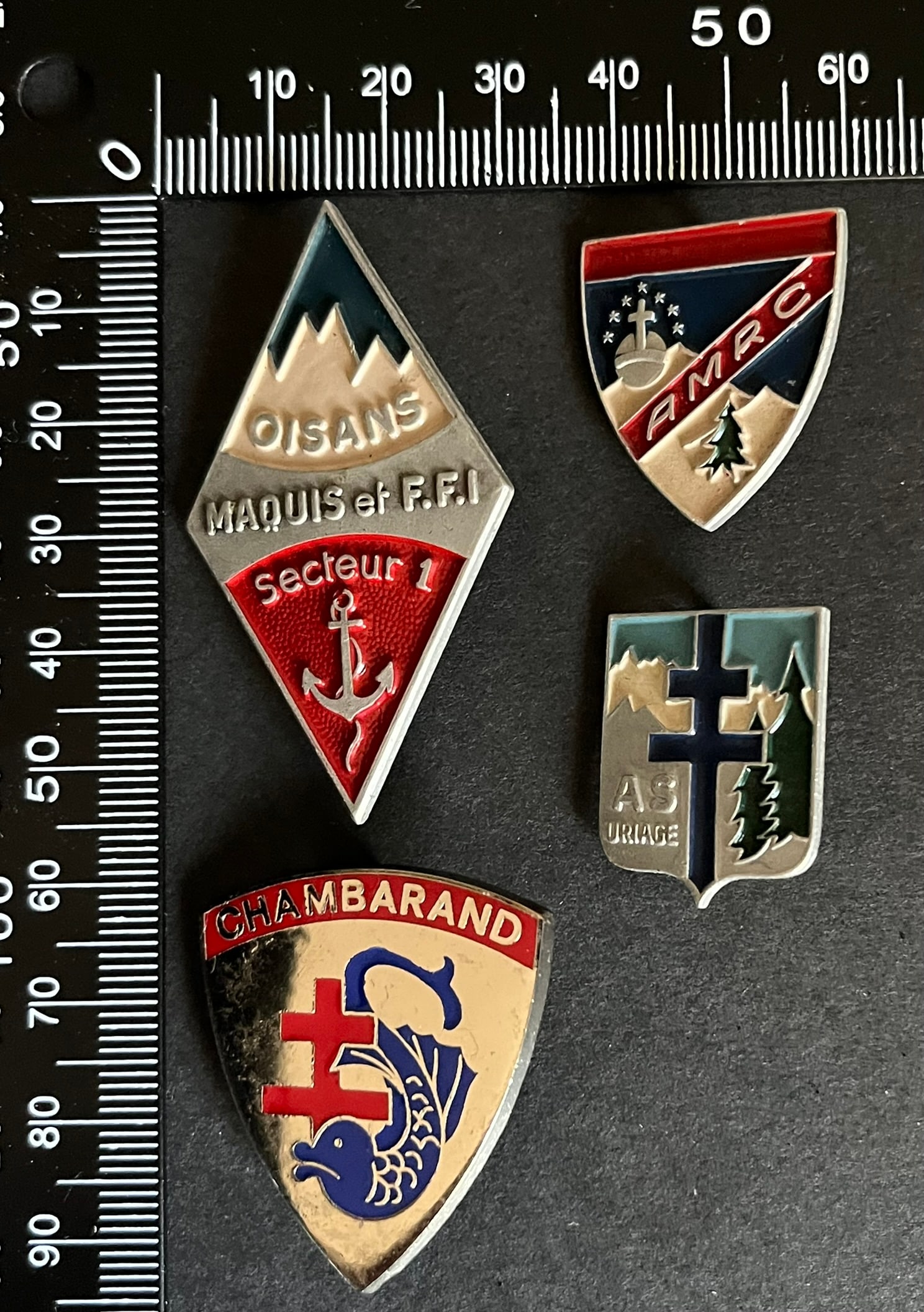 FRANCE Dpt38 INSIGNES FFI. France FFI insignia Department 38: Lot de 4 pieces Insigne Association des Maquisards et Resistants de la Chartreuse (tirage 200) Sans Alu peint Maquis de l Oisans 53 x 32 mm (tirage estime 850) Augis Alu peint Anciens de l AS Uriage (