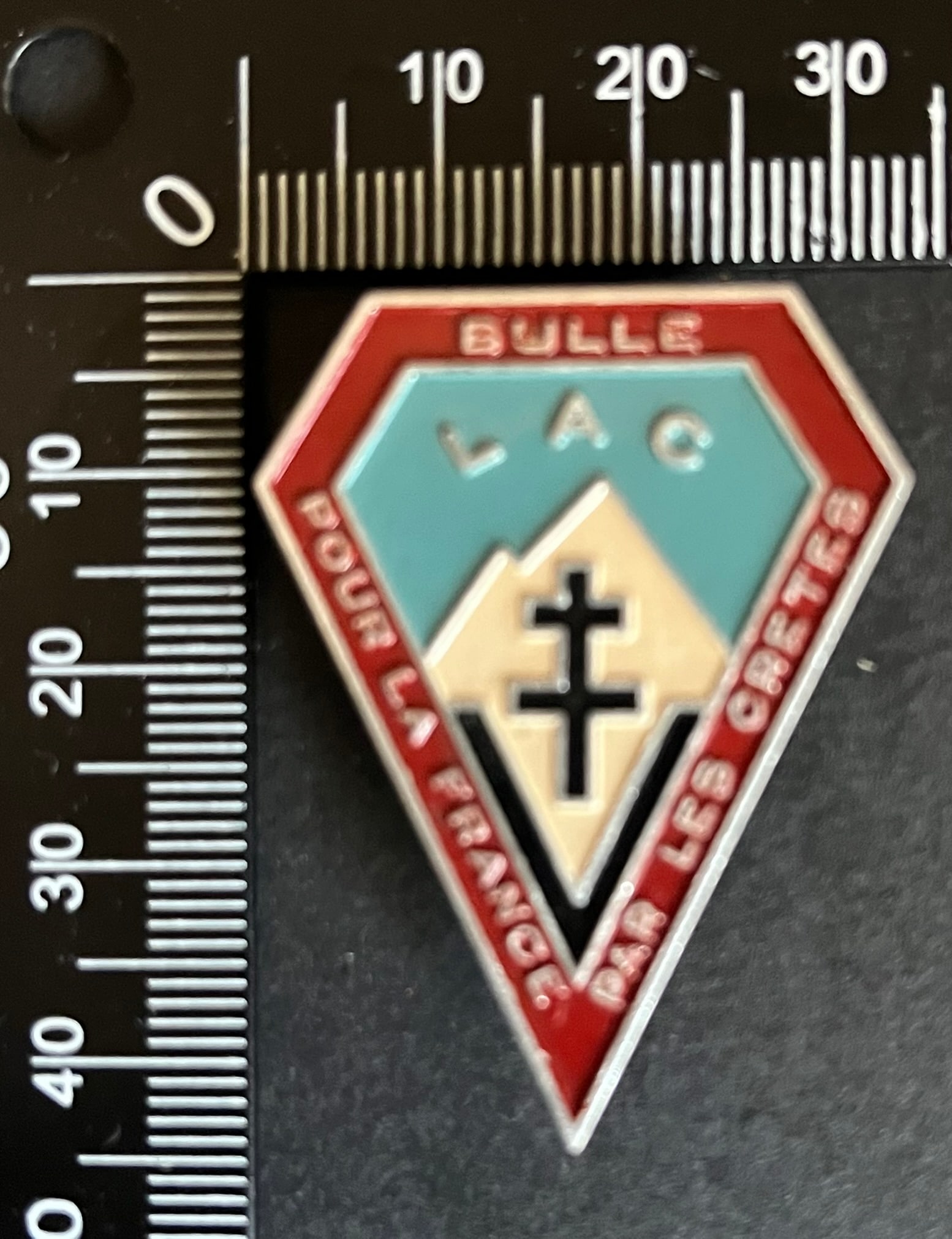 FRANCE Dpt73 INSIGNES FFI. France FFI insignia Department 73: Insigne du Bataillon Bulle Compagnie du LAC 31 x 41 mm (tirage 150) Augis Alu peint Ref Dictionnaire d identication des Insignes de la Resistance Francaise (ed 2026 - Roland Gerdil). Bataillon Bulle C