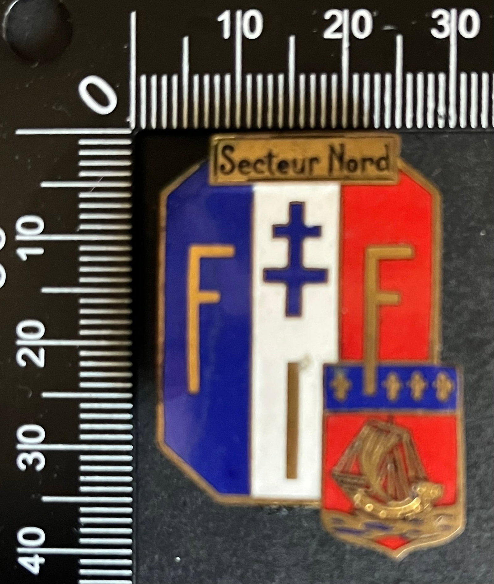 FRANCE Dpt75 INSIGNES FFI. France FFI insignia Departments 75: Insigne FFI Secteur Nord 28 x 38 mm grave au verso WEILL.G. 6 (tirage estime 1500) Sans emaille Ref Dictionnaire d identication des Insignes de la Resistance Francaise (ed 2026 - Roland Gerdil). FFI S