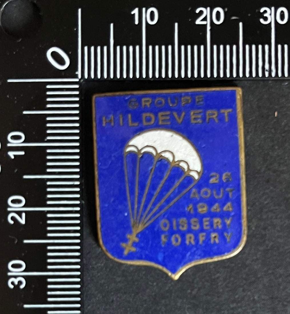 FRANCE Dpt77 INSIGNES FFI. France FFI insignia Departments 77: Insigne du Groupe Hildevert (tirage 152) Duseaux emaille (patin absent) Ref Dictionnaire d identication des Insignes de la Resistance Francaise (ed 2026 - Roland Gerdil). Groupe Hildevert insignia pro