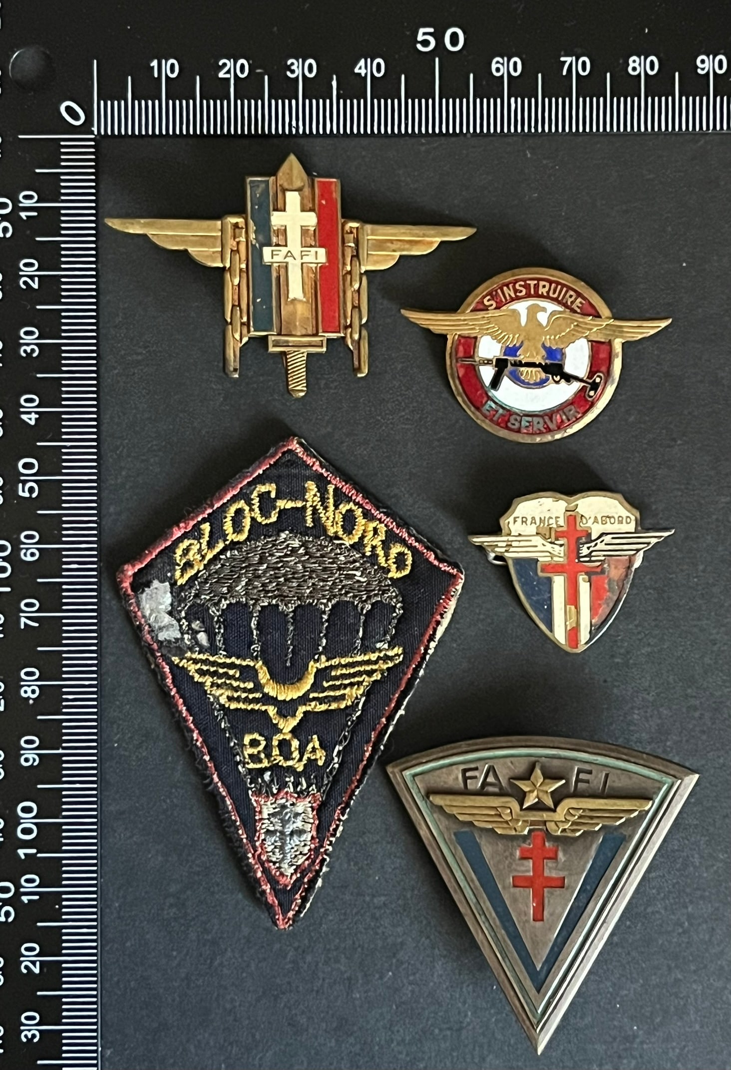 FRANCE INSIGNES AIR FFI. France FFI Air insignia: Lot de 5 pieces Insigne Bureau des Operations Aeriennes Bloc Nord 36 x 31 mm (tirage estime 5 a 600) AB poincon emaille FAFI numerote 82 Drago Ber peint Ecole des cadres FFI de l Air de Meudon promoti