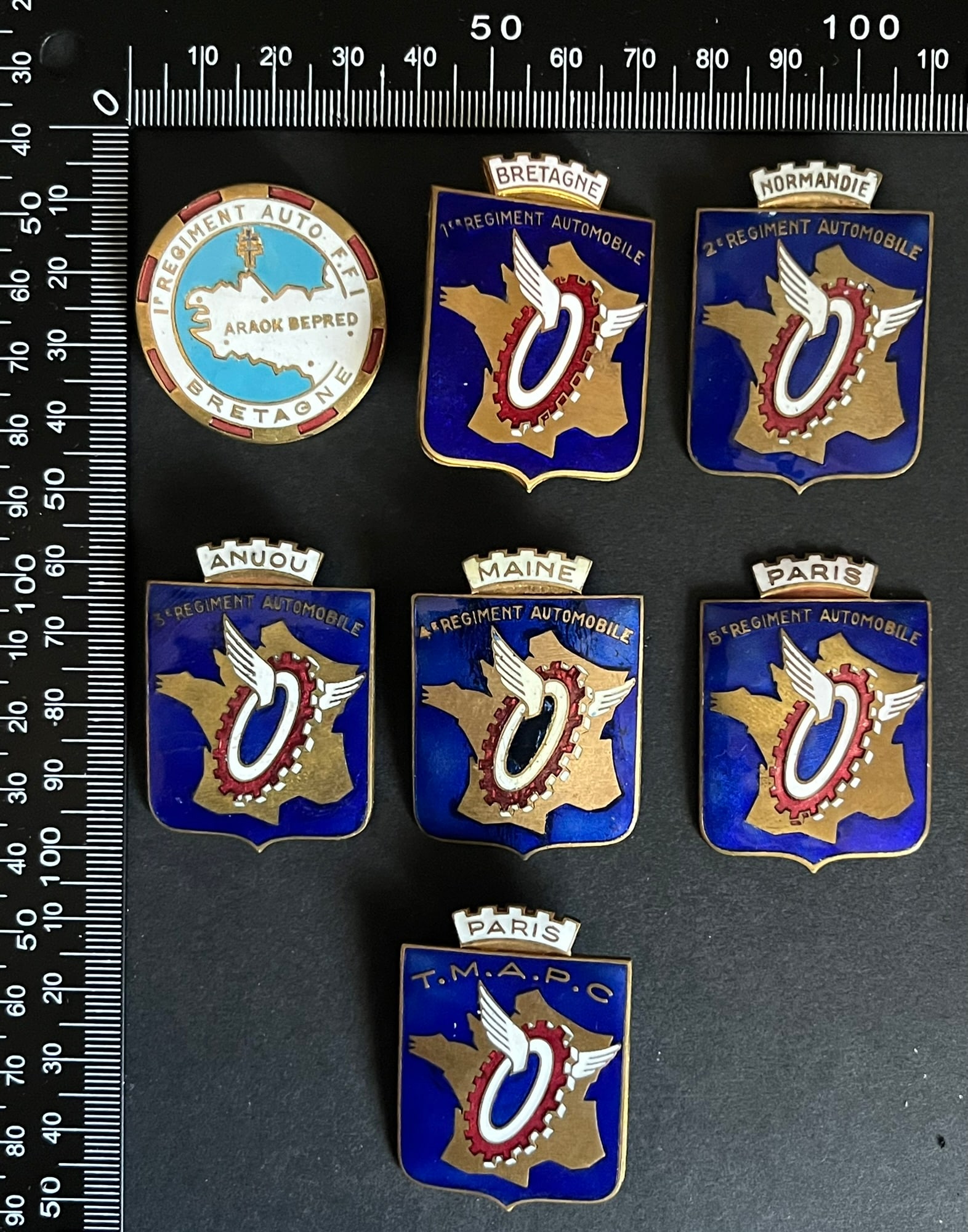 FRANCE INSIGNES TRAIN AUTO FFI. France FFI Train Auto insignia: Lot de 7 pieces Insigne du 1er regiment Automobile FFI Bretagne Sans emaille 2eme regiment Normandie AB poincon emaille (attache resoudee) 3eme regiment Anjou AB poincon emaille 4eme regiment FFI Main