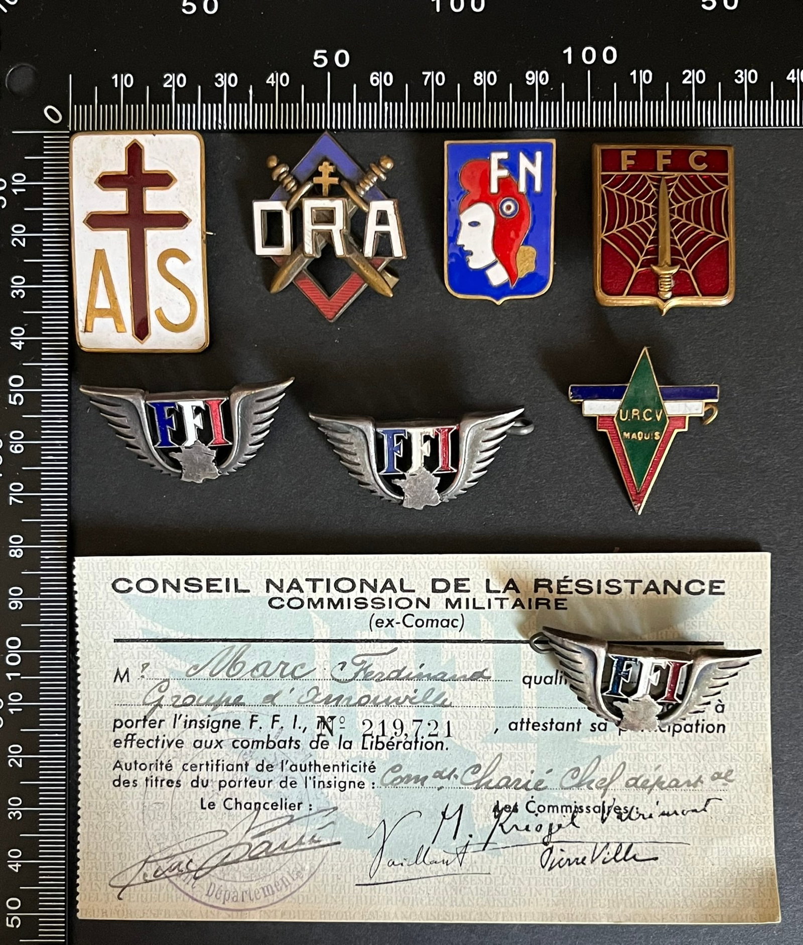 FRANCE INSIGNES FFI MOUVEMENTS. France FFI Movements insignia: Lot de 9 pieces Insigne Armee Secrete 26 x 41 mm grave au verso Risso AB4 Sans emaille ORA 35mm numerote 398 Sans emaille FFC du Renseignement (tirage estime 2000) Drago Rom emaille Front National San