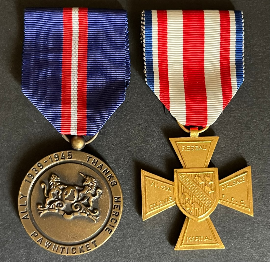 FRANCE FFI MEDAILLES. France FFI medals: Lot de 2 pieces Croix du Reseau Martial metal dore medaille du Reseau de Resistance PA Ref Dictionnaire d identication des Insignes de la Resistance Francaise (ed 2026 - Roland Gerdil). Lot of 2 piece