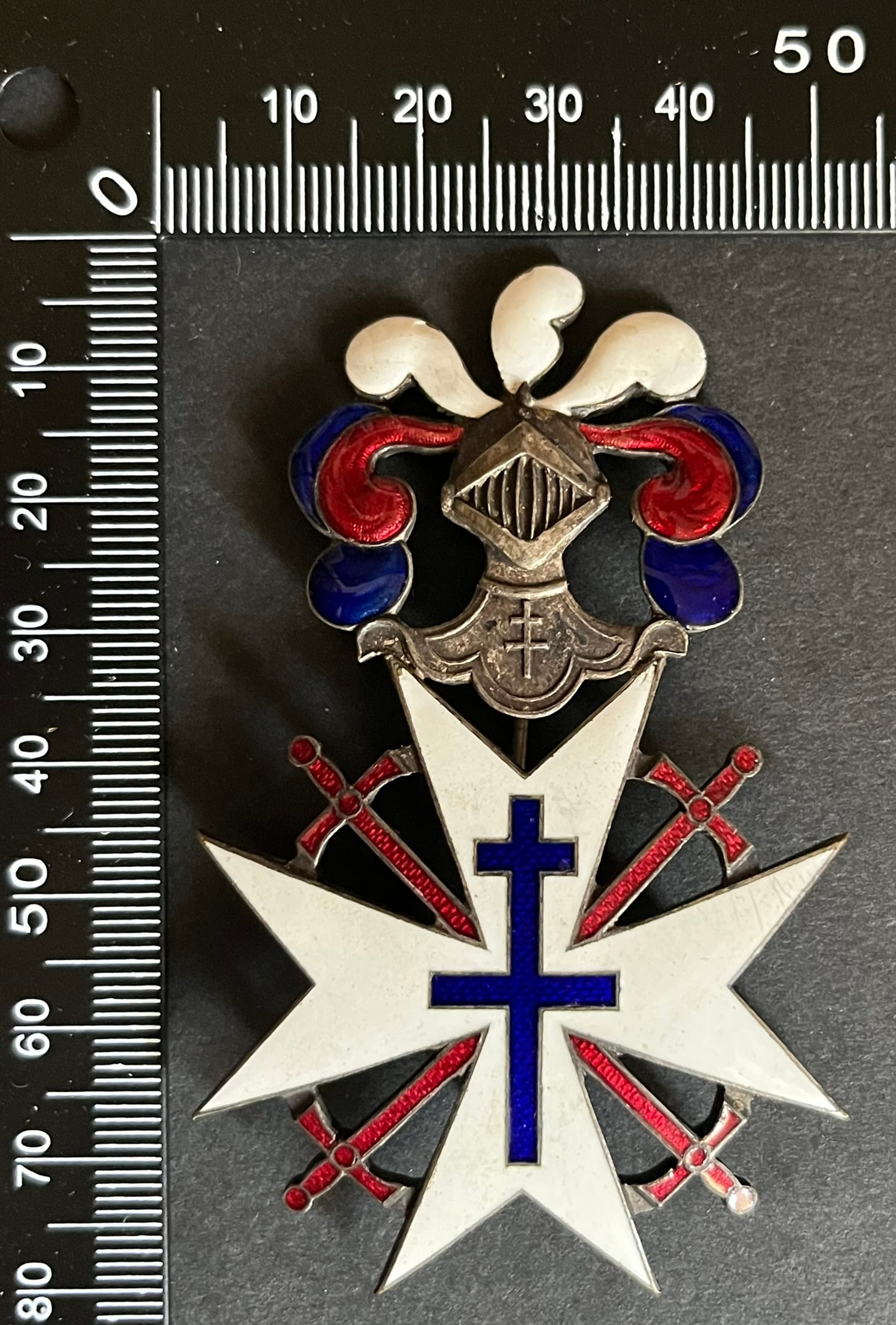 FRANCE FFI MEDAILLES. France FFI medals: Croix des Chevaliers de la Croix de Lorraine et Compagnons de la Croix de Lorraine premier modele (plumet bleu et rouge a dgauche et a droite du heaume) metal argente emaille Ref Dictionnaire d identi