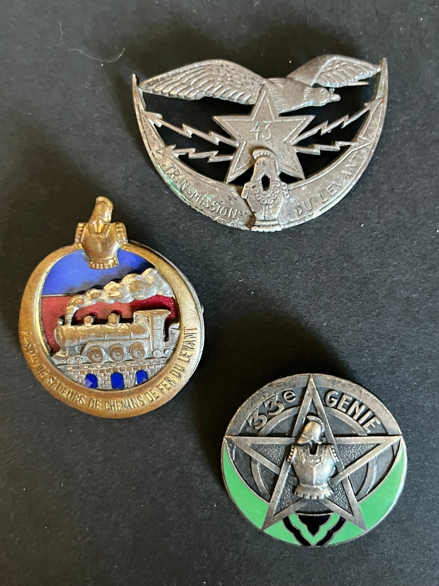 FRANCE LEVANT CAP F MARDAM BEY. France Levant Captain F Mardam Bey: Souvenirs du Capitaine Fouad MARDAM BEY recueillis en 1987. Lot 3 pieces Insigne Compagnie speciale de Sapeurs de Chemins de Fer du Levant ABPD Insigne du 33 Bataillon du Genie ABPD Insigne du 43 bata