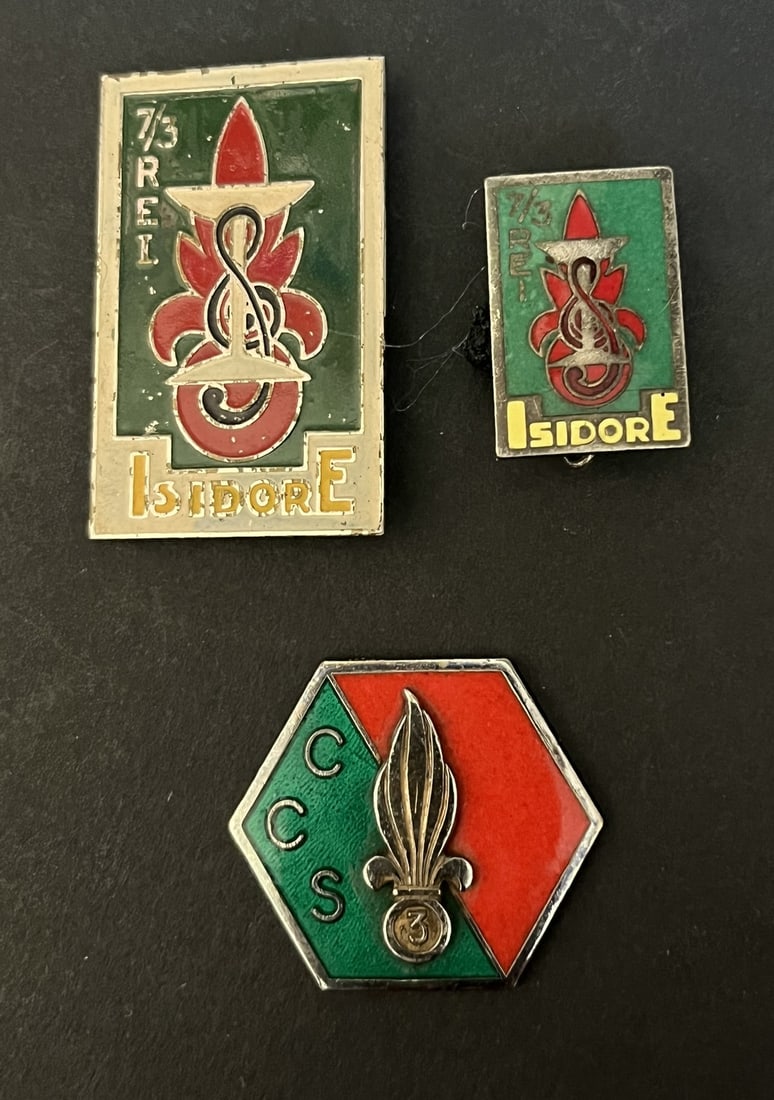FRANCE LEGION INFANTERIE. France Foreign Legion infantry: Lot 3 pieces Insigne 7eme Compagnie Isidore du 3 REI fabrication locale EO miniature emaillee Drago Parisn CCS du 3 REI Drago Paris ARGENT poinconne (sans attaches). Lot of 3 pieces consisting of 7th 