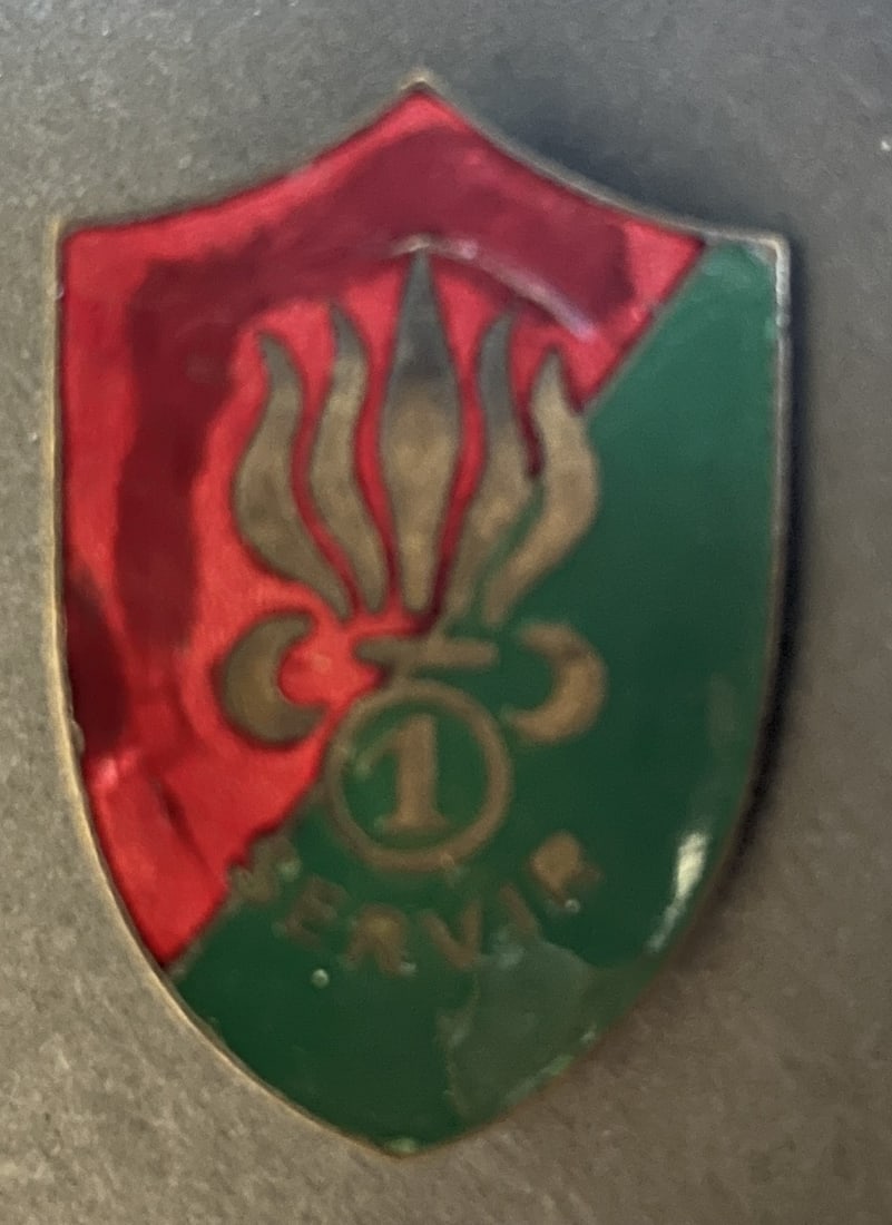 FRANCE LEGION INFANTERIE. France Foreign Legion infantry: Insigne 1 RMVE - 21 RMVE Drago Ber - attache remplacee resoudee. 1st RMVE and 21st RMVE insignia Drago Ber with replaced and resoldered fastening
