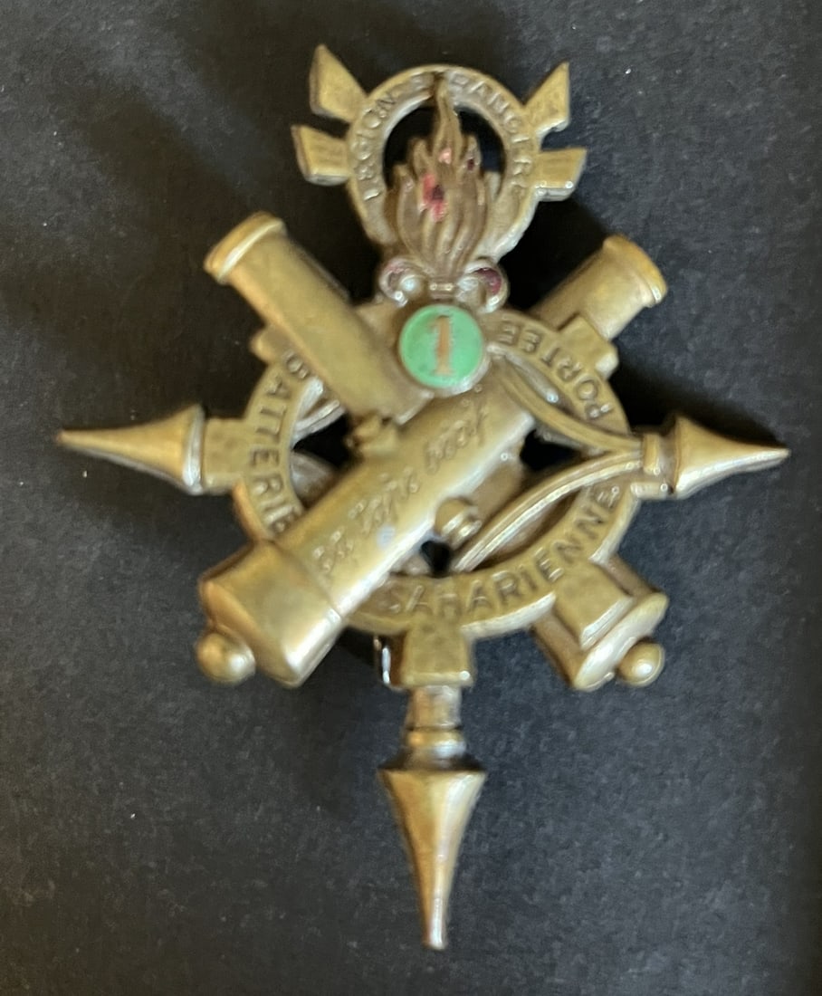 FRANCE LEGION SAHARA. France Foreign Legion Sahara: Insigne 1ere Batterie Saharienne portee Ca tape Becif Drago Ber (attache remplacee). 1st Saharan Mounted Battery Ca tape Becif insignia Drago Ber with replaced fastening