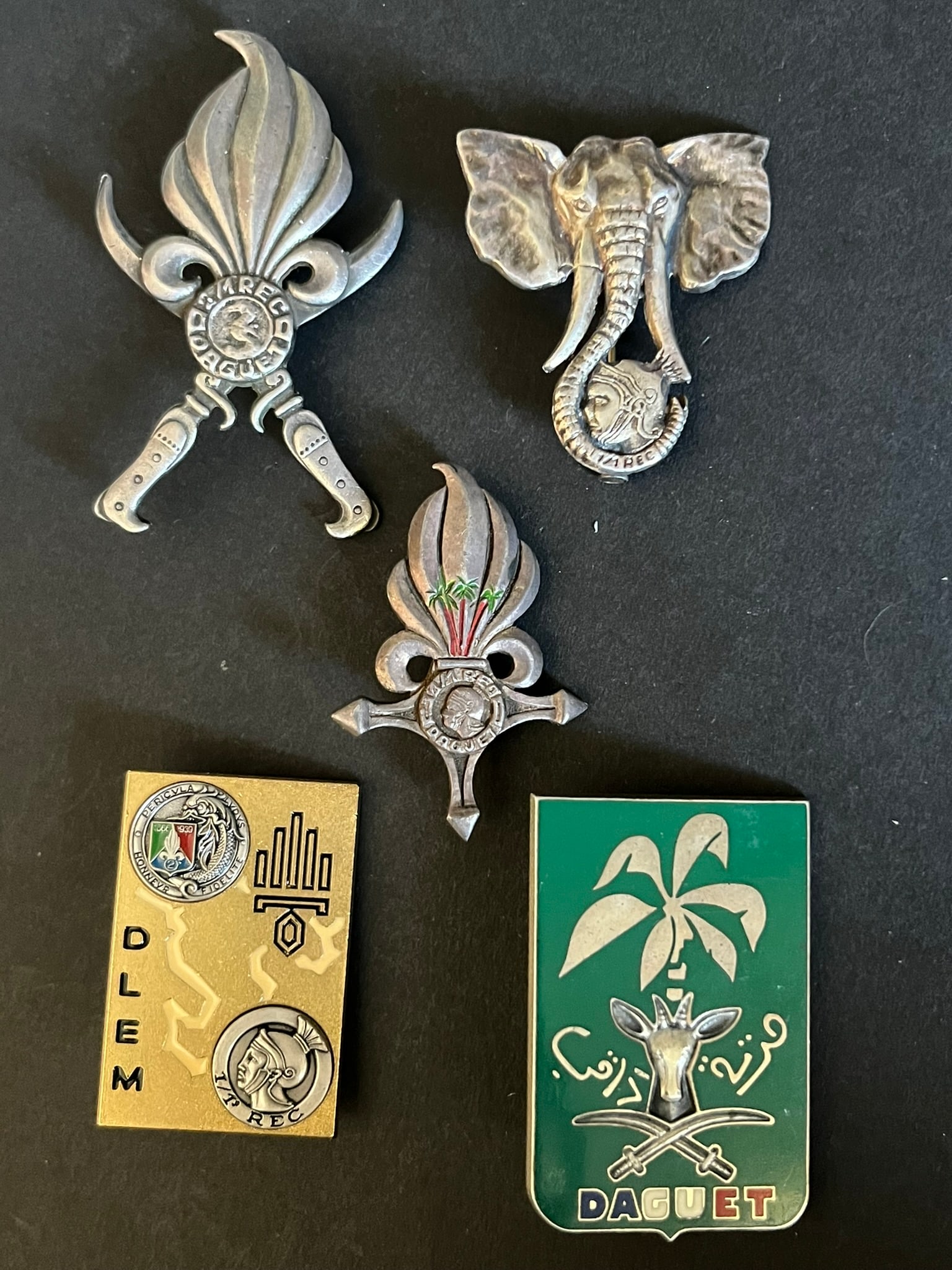 FRANCE LEGION CAVALERIE. France Foreign Legion cavalry: Lot 5 pieces Insigne Daguet ARGENT 1 REC numerote Balme 1-1 REC Daguet numerote T. Maitre 2-1 REC Daguet numerote Th Maitre 1-1 REC en RCA Noel 1991 ARGENT poinconne Aixia 1-1 REC a Mayotte numerote F