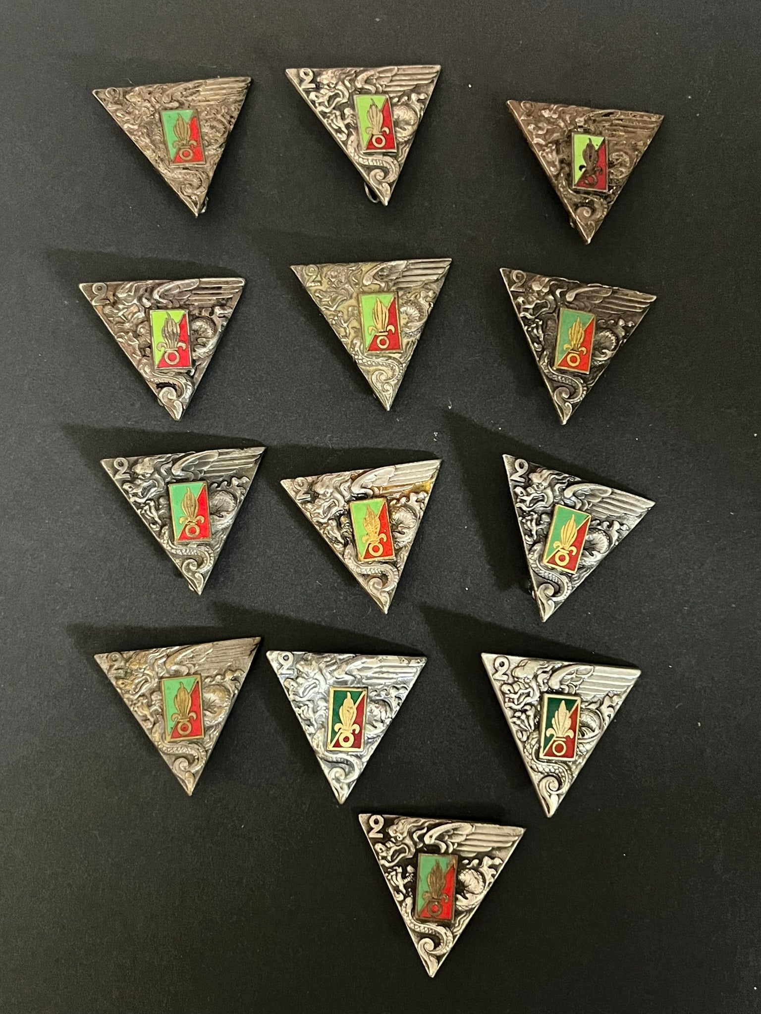 FRANCE LEGION PARACHUTISTES. France Foreign Legion paratroopers: Lot 13 pieces 8 Insignes 2 REP fabrications Drago Paris ABP et OFSI 5 avec homologation G1948 Drago Paris Drago Noisiel et Guymo Paris. Lot of 13 pieces consisting of 8 insignia of the 2nd REP by Drag