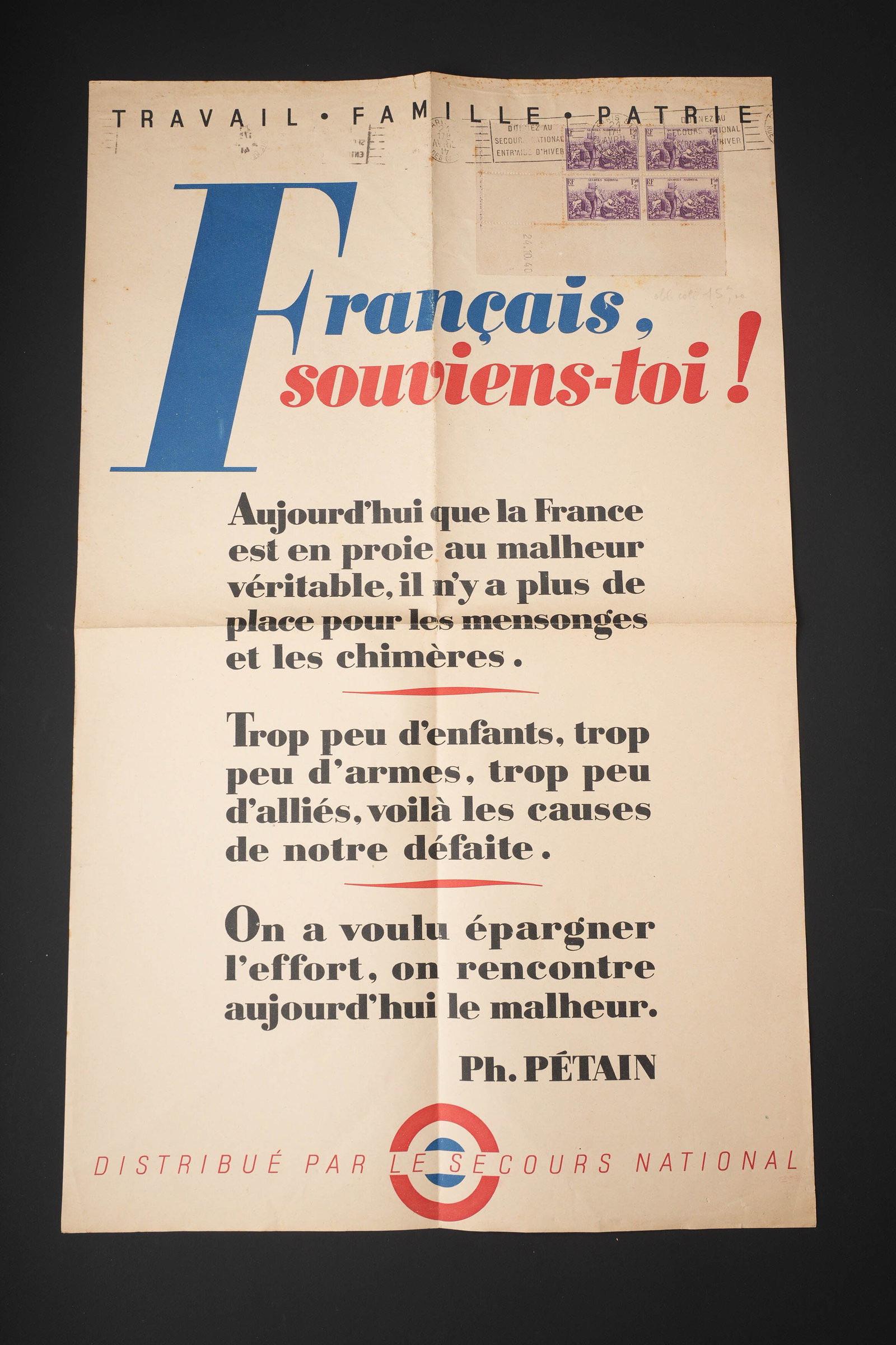 Francais Souviens Toi. Frenchmen, Remember.: Affiche Francais souviens-toi. Affiche de texte en francais et en couleur. Timbres du Secours National D entraide d Hiver, obliteration du 24 avril 1940. Dimensions 30 x 50 cm. A noter une certaine