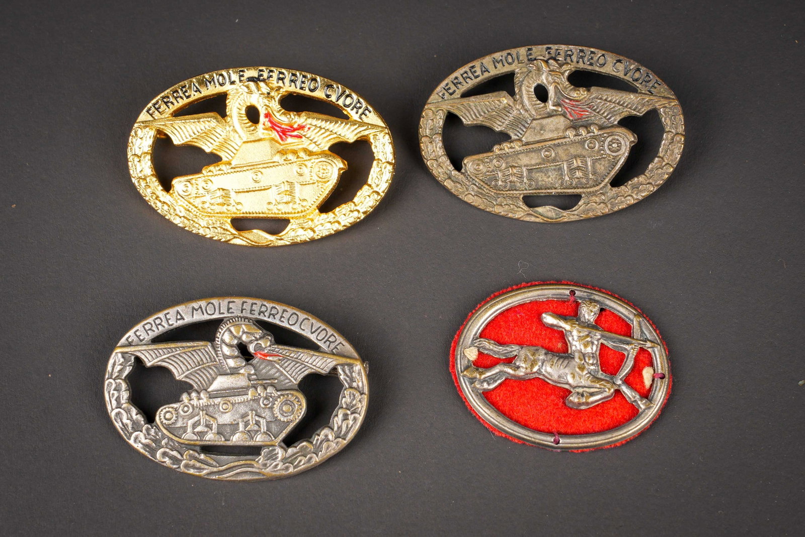 Insignes italien. Italian insignia. (1 of 2)