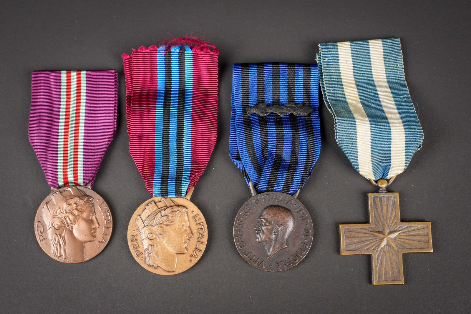 Lot de trois medailles italienne. Lot of three Italian medals. (1 of 6)
