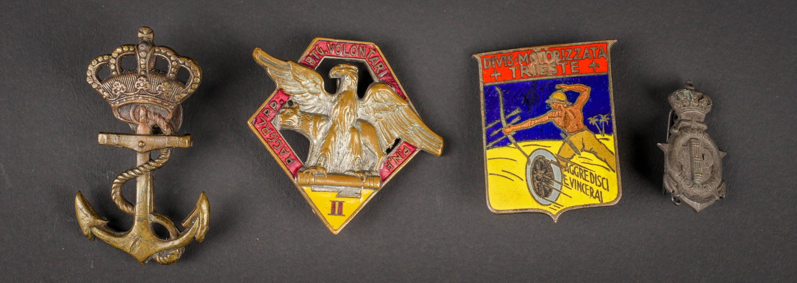 Insignes italien. Italian insignia. (1 of 2)