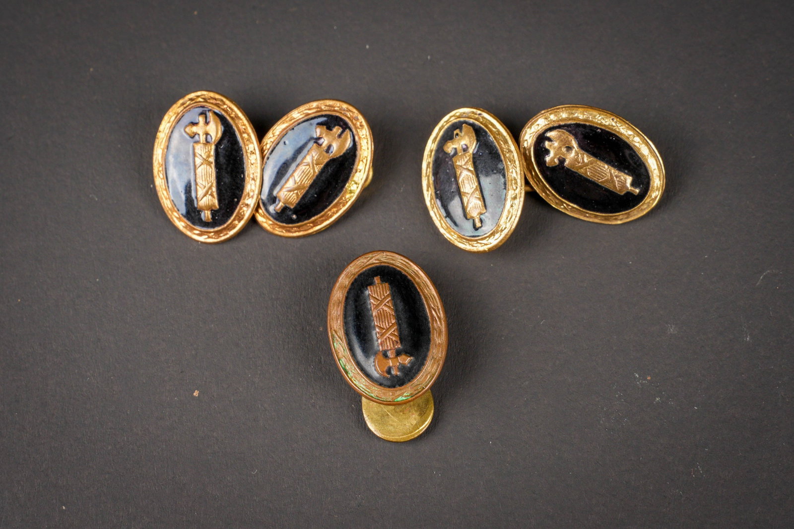 Boutons de manchette fantaisie. Fancy cufflinks. (1 of 2)