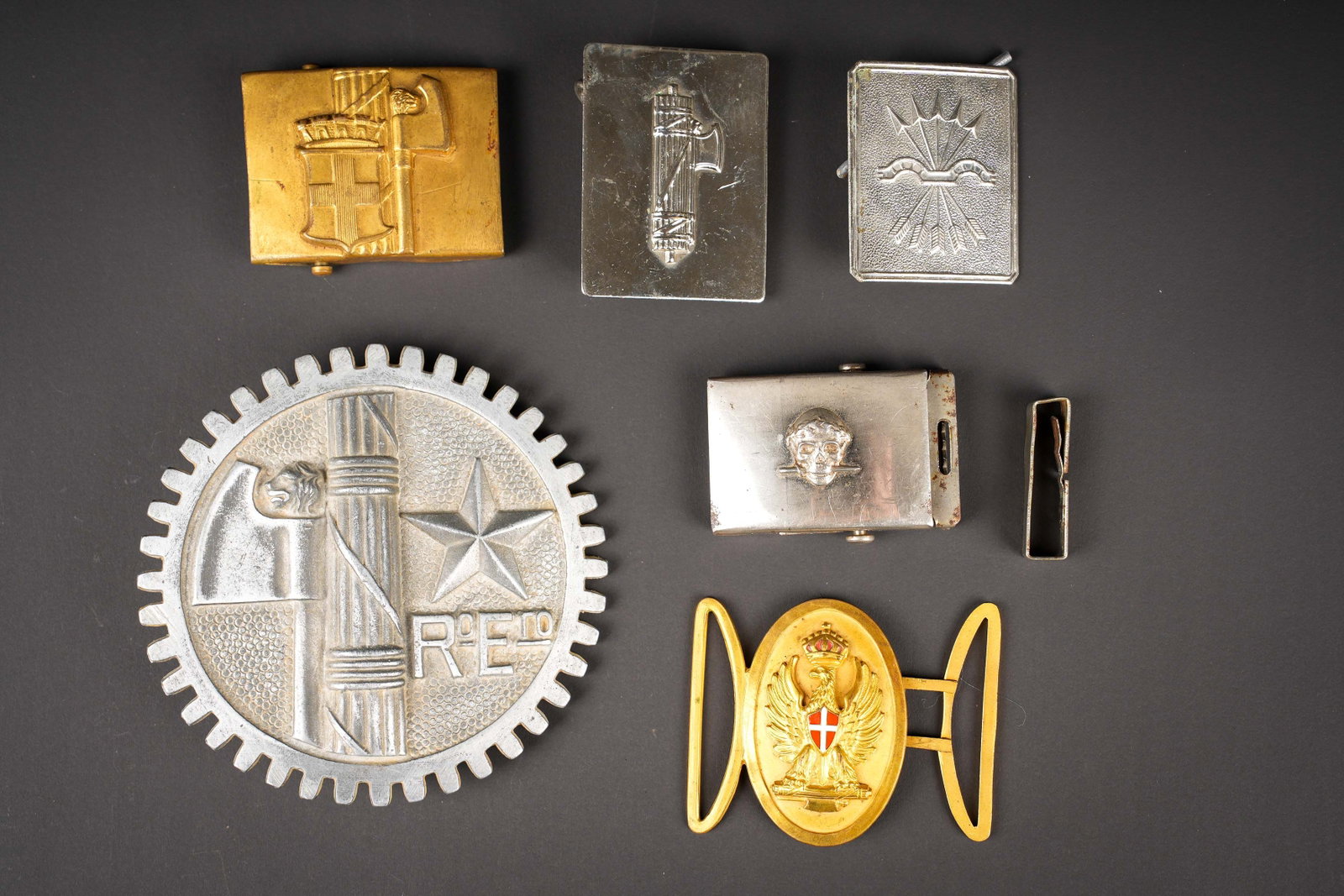 Boucles de ceinturons fasciste. Fascist belt buckles. (1 of 14)