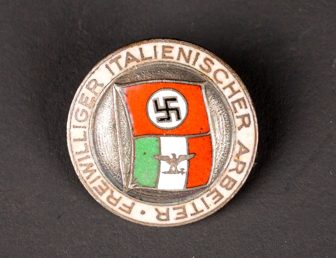 Insigne des travailleurs volontaires Italiens. Italian Volunteer Workers insignia. (1 of 2)