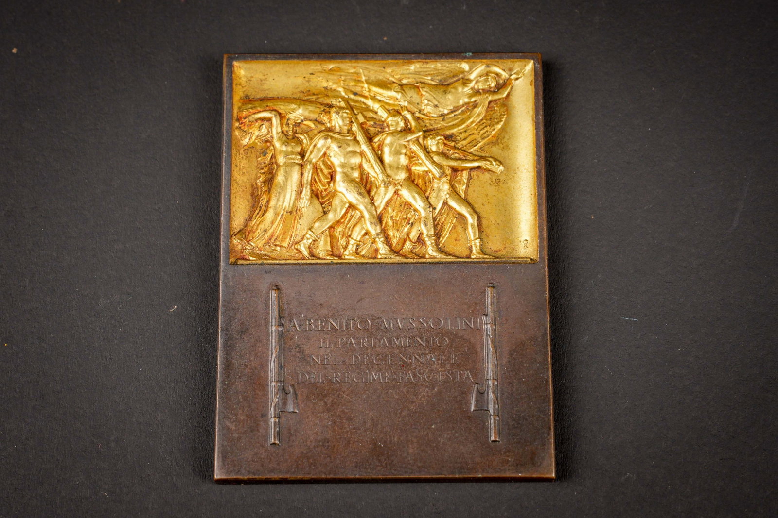 Plaquette PARLAMENTARE DECENNALE DEL REGIME FASCISTA. PARLAMENTARE DECENNALE DEL REGIME FASCISTA (1 of 2)