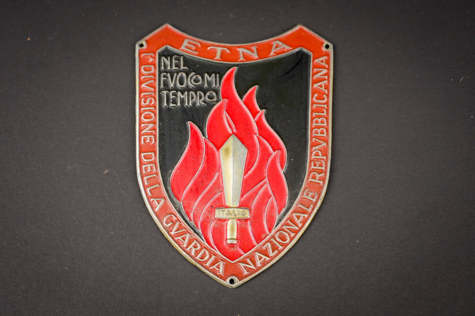 SCUDETTO la DIVISIONE DELLA GUARDIA NAZIONALE REPUBBLICANA ETNA. Shield of the 1a Divisione della (1 of 2)