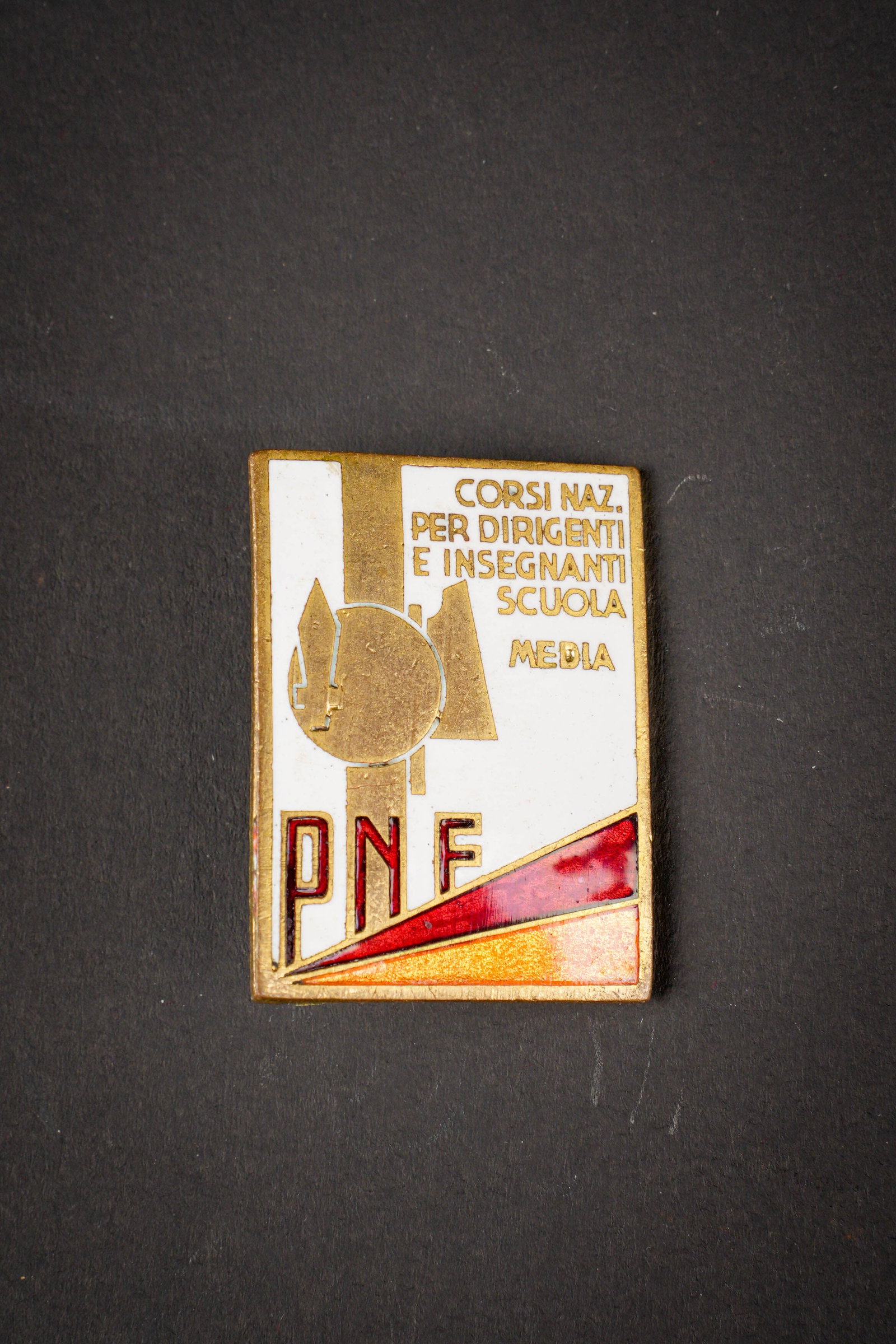 DISTINTIVO FASCISMO CORSI DIRIGENTI SCOLASTICI. (1 of 2)