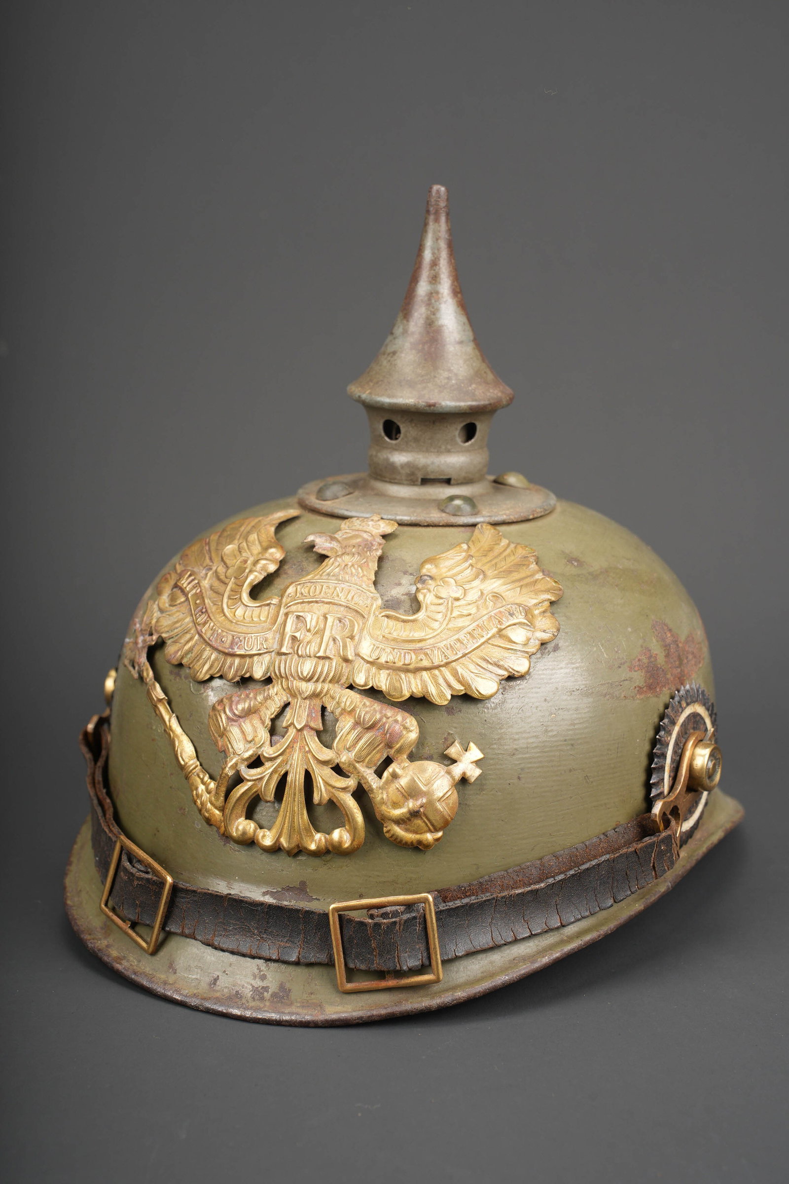 Casque a pointe ersatz en tole feldgrau. Ersatz feldgrau sheet steel spiked helmet. (1 of 15)