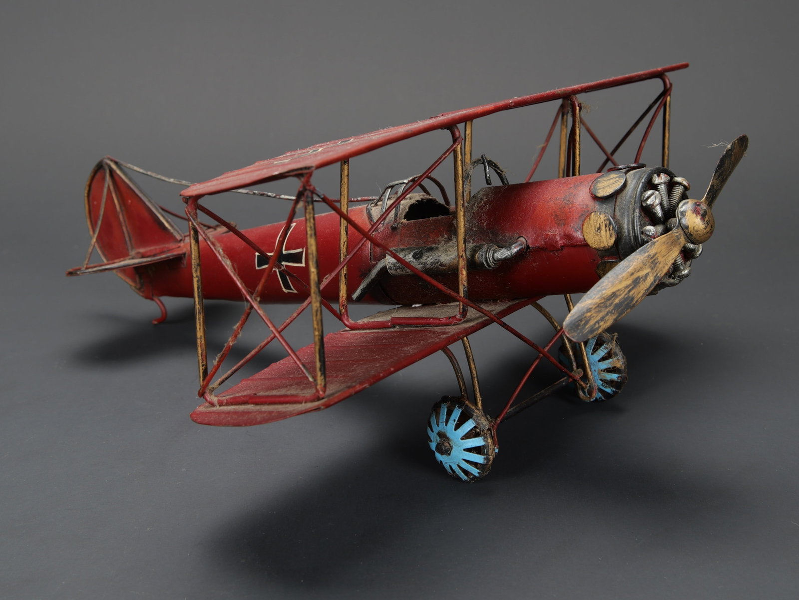 Focker du Baron rouge. Baron Rouge plane toy. (1 of 8)