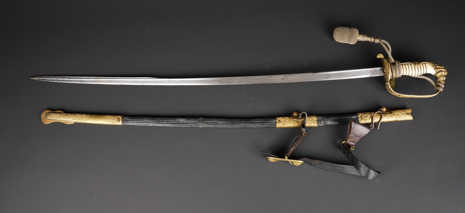 Sabre de l officier Bucholtz de la Marine Imperiale Allemande offert par Fritz Starklof, sous (1 of 15)
