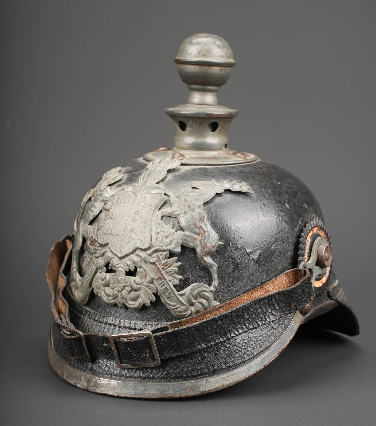 Casque a boule d artilleur M1915 du Wurttemberg. Wurttemberg M1915 artillery kugelhelm. (1 of 15)