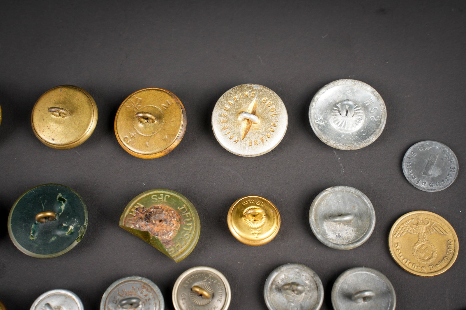 Boutons allemand. German buttons. - 10