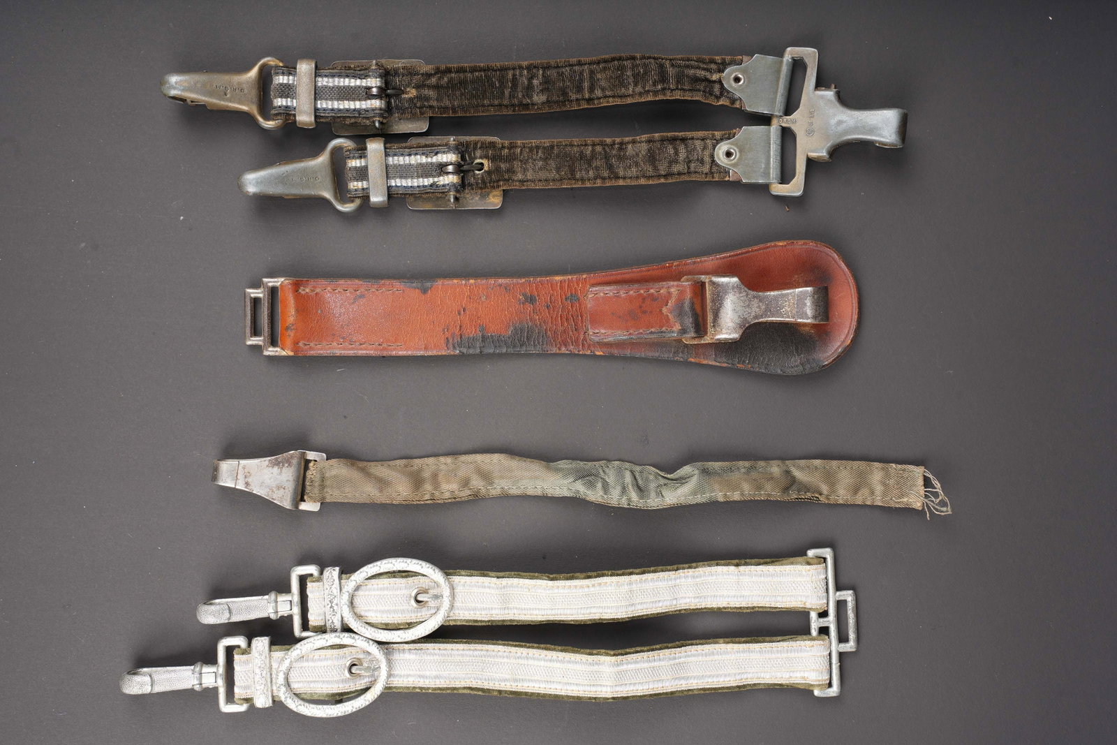 Belieres de dague Heer. Heer dagger hangers. (1 of 8)