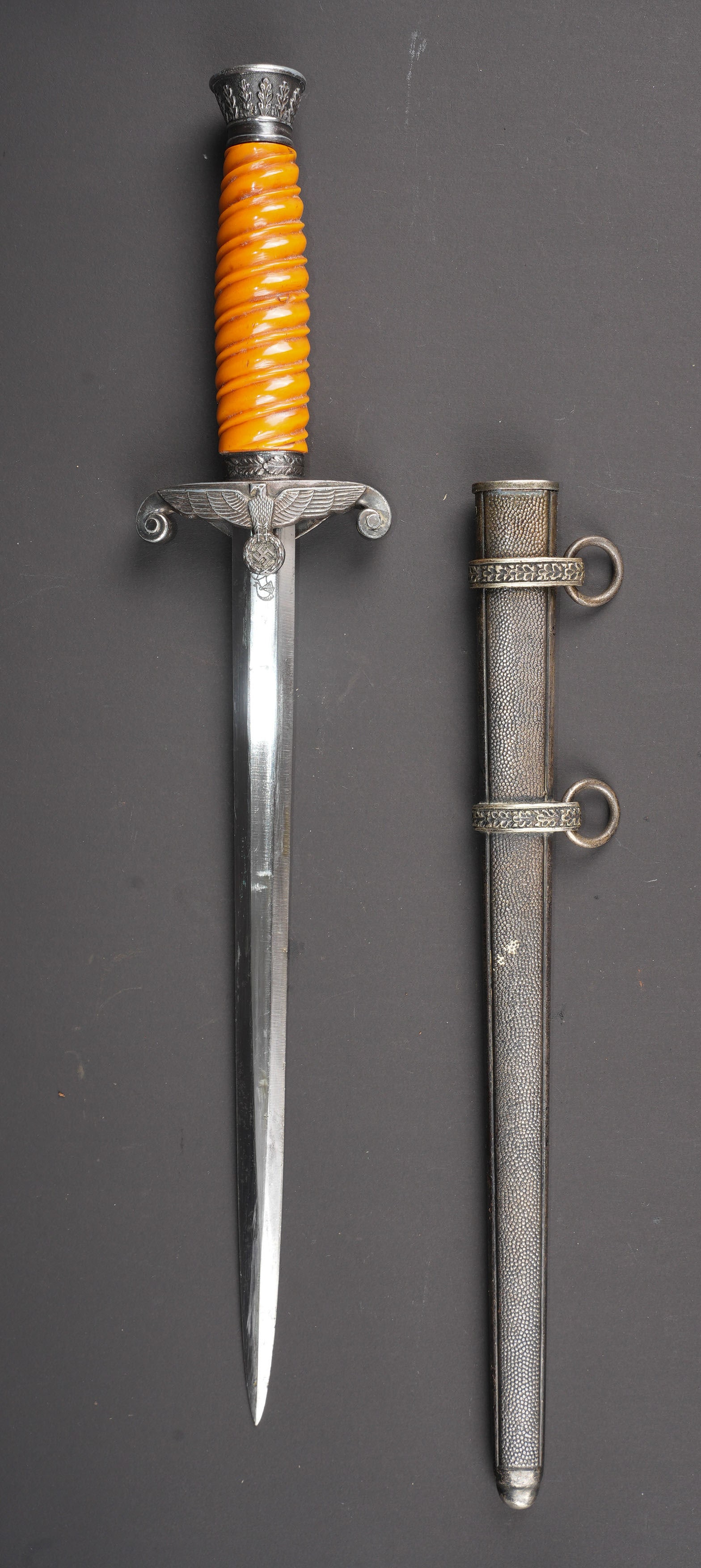Dague Heer. German dagger. (1 of 4)